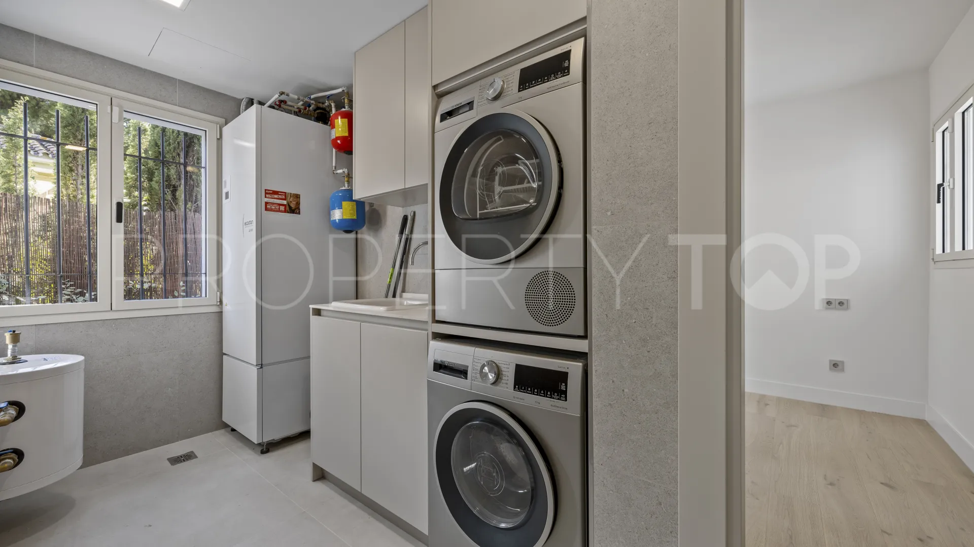 Comprar villa con 4 dormitorios en Guadalmina Alta