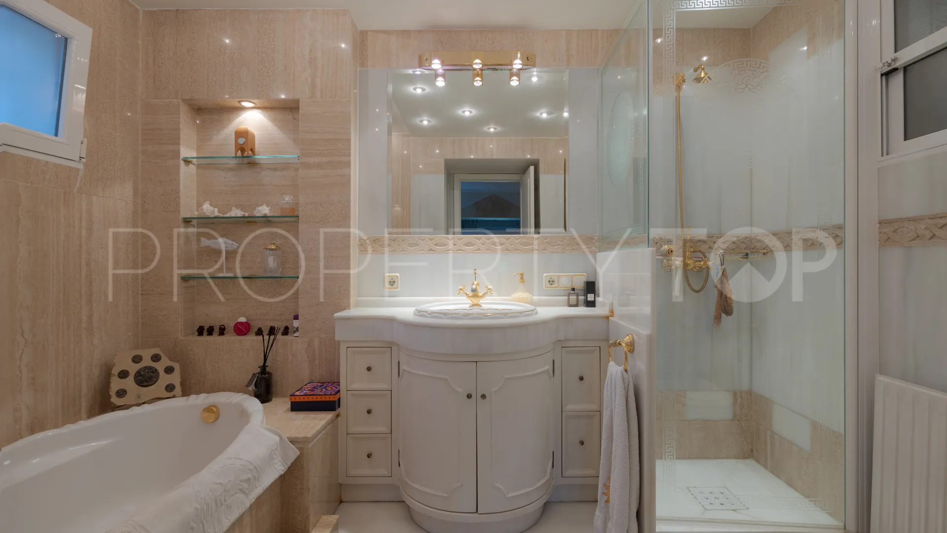Villa for sale in Guadalmina Alta with 3 bedrooms