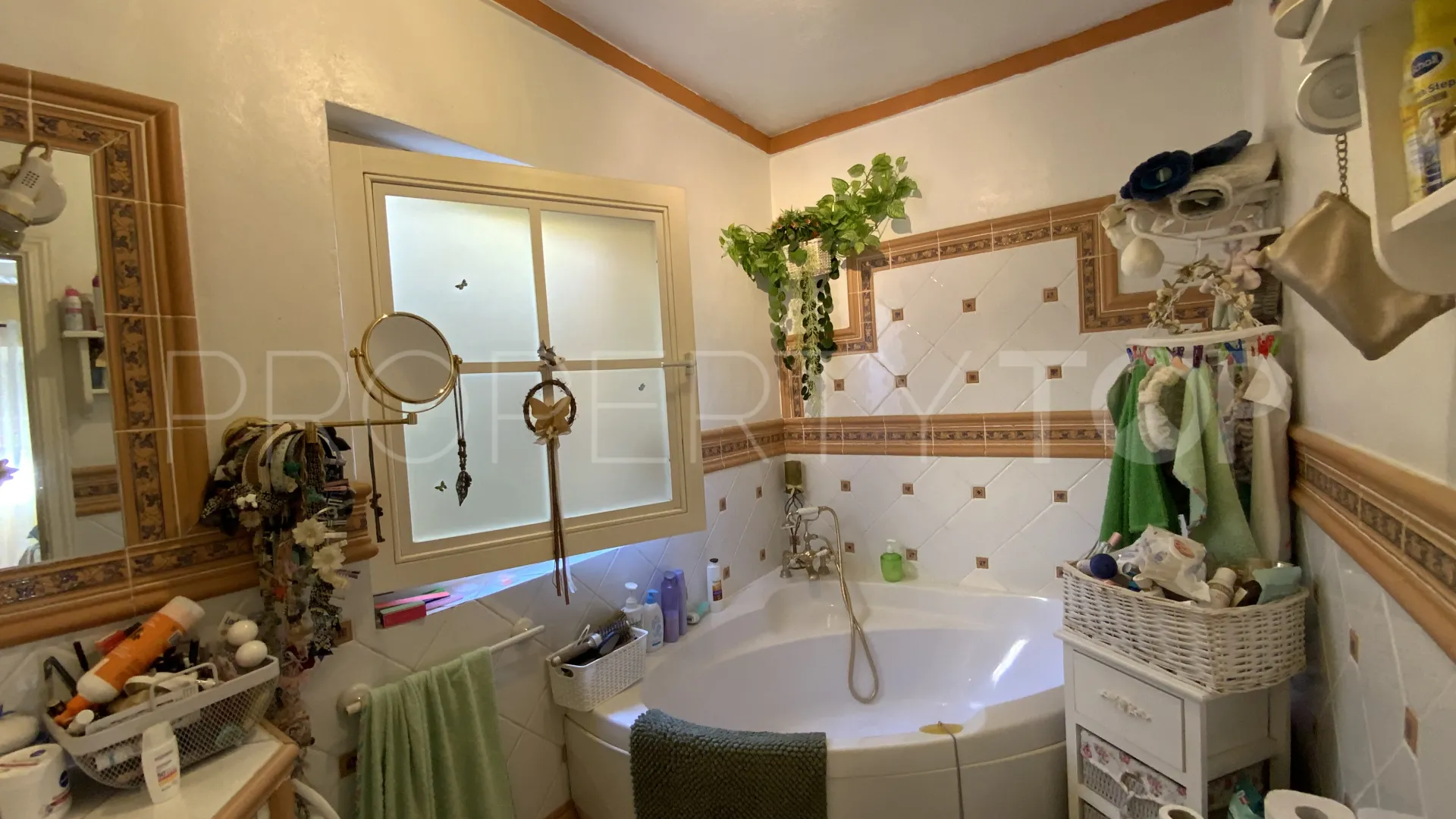 Benahavis, casa de 2 dormitorios en venta