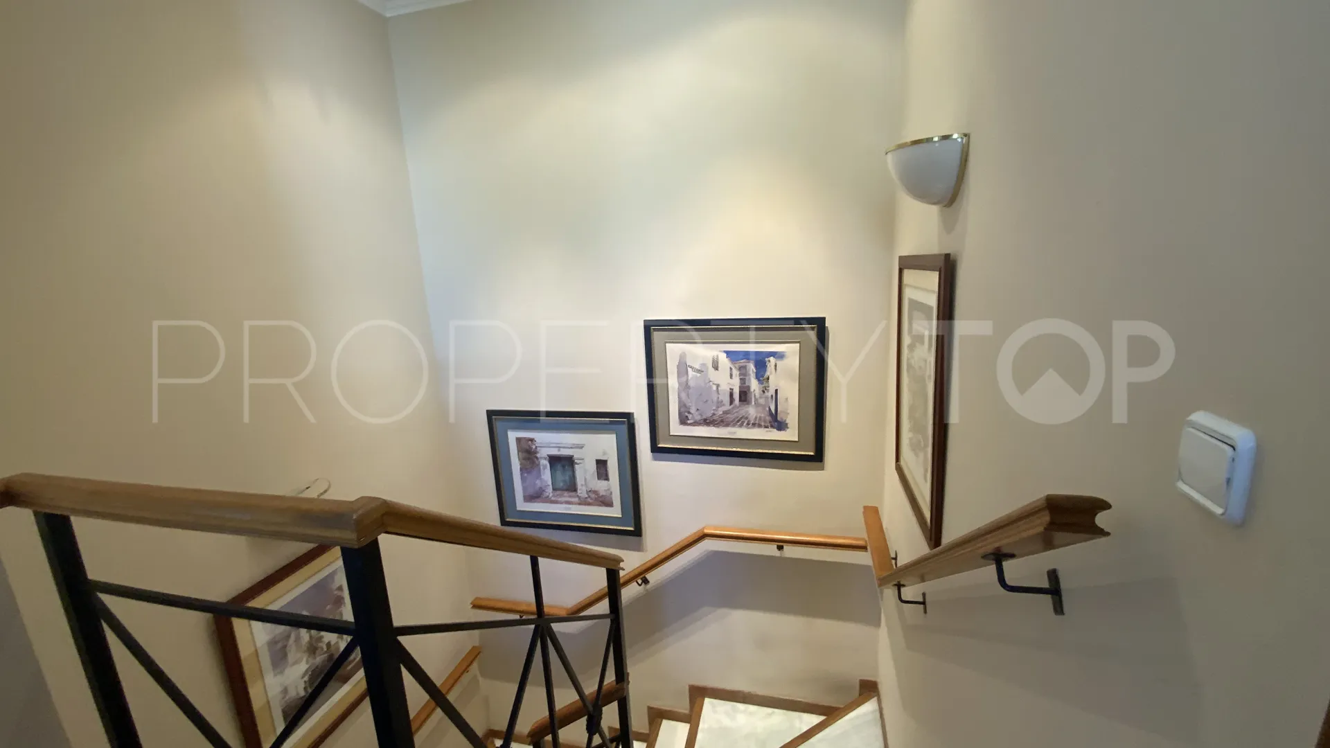 For sale town house with 4 bedrooms in La Merced