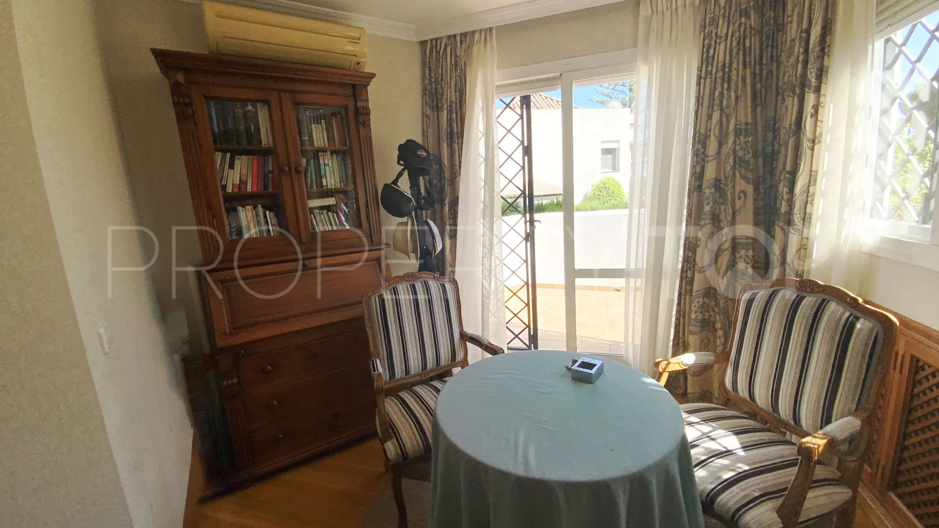 For sale town house with 4 bedrooms in La Merced