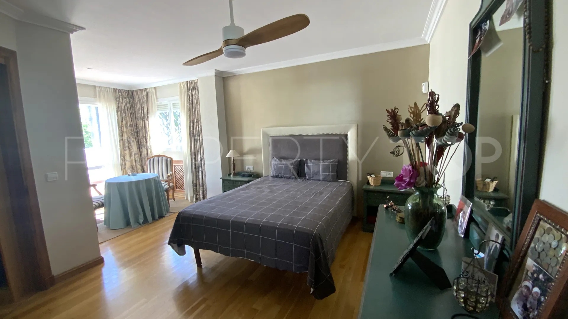 For sale town house with 4 bedrooms in La Merced