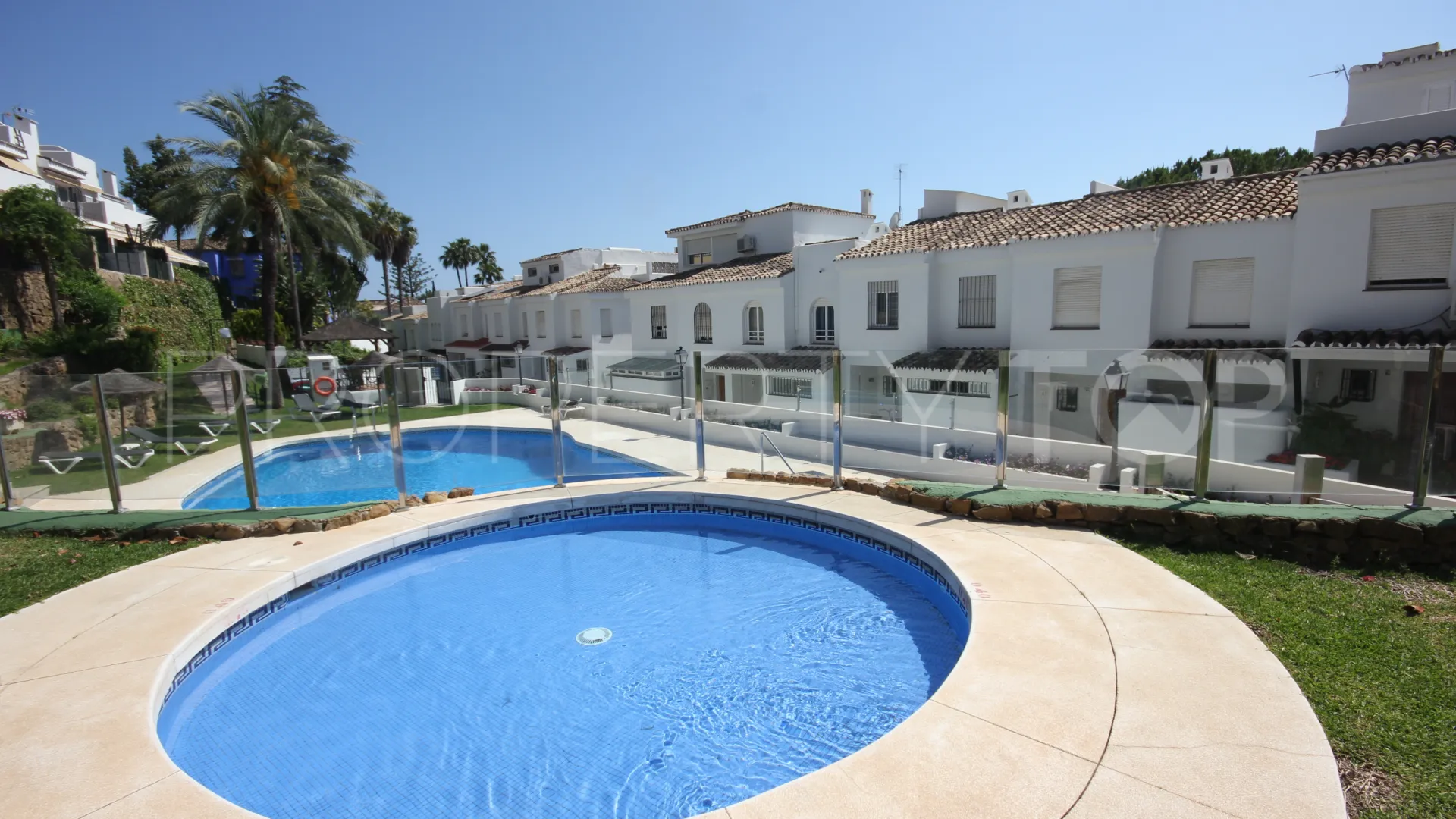 For sale town house with 4 bedrooms in La Merced