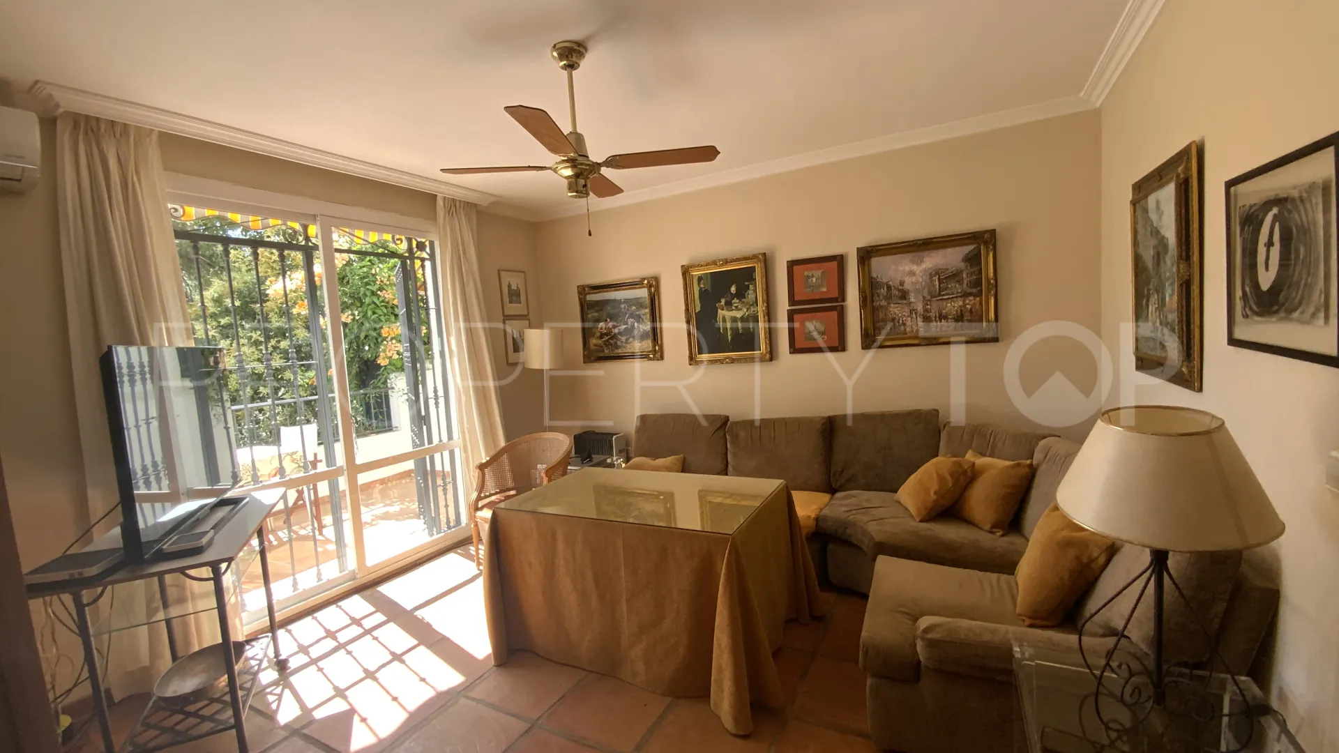 For sale town house with 4 bedrooms in La Merced