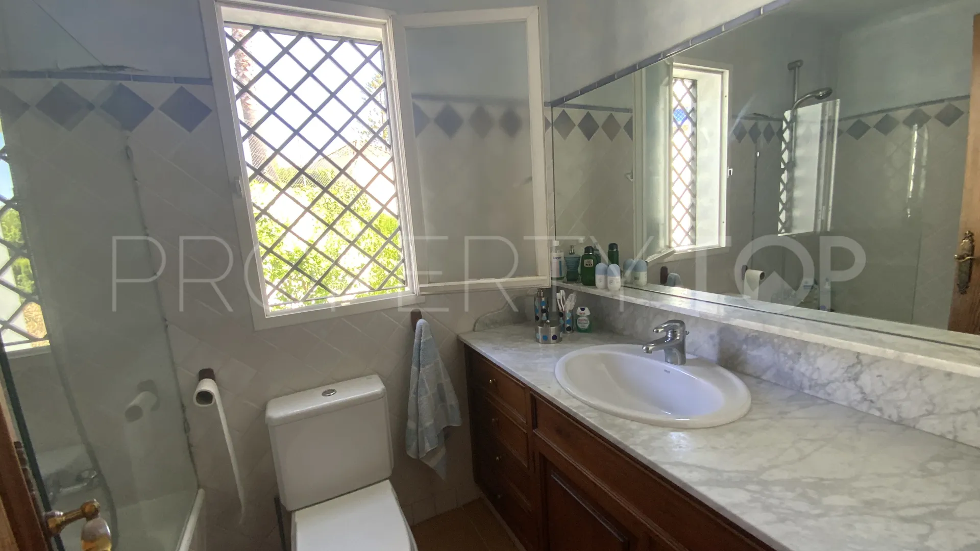 For sale town house with 4 bedrooms in La Merced
