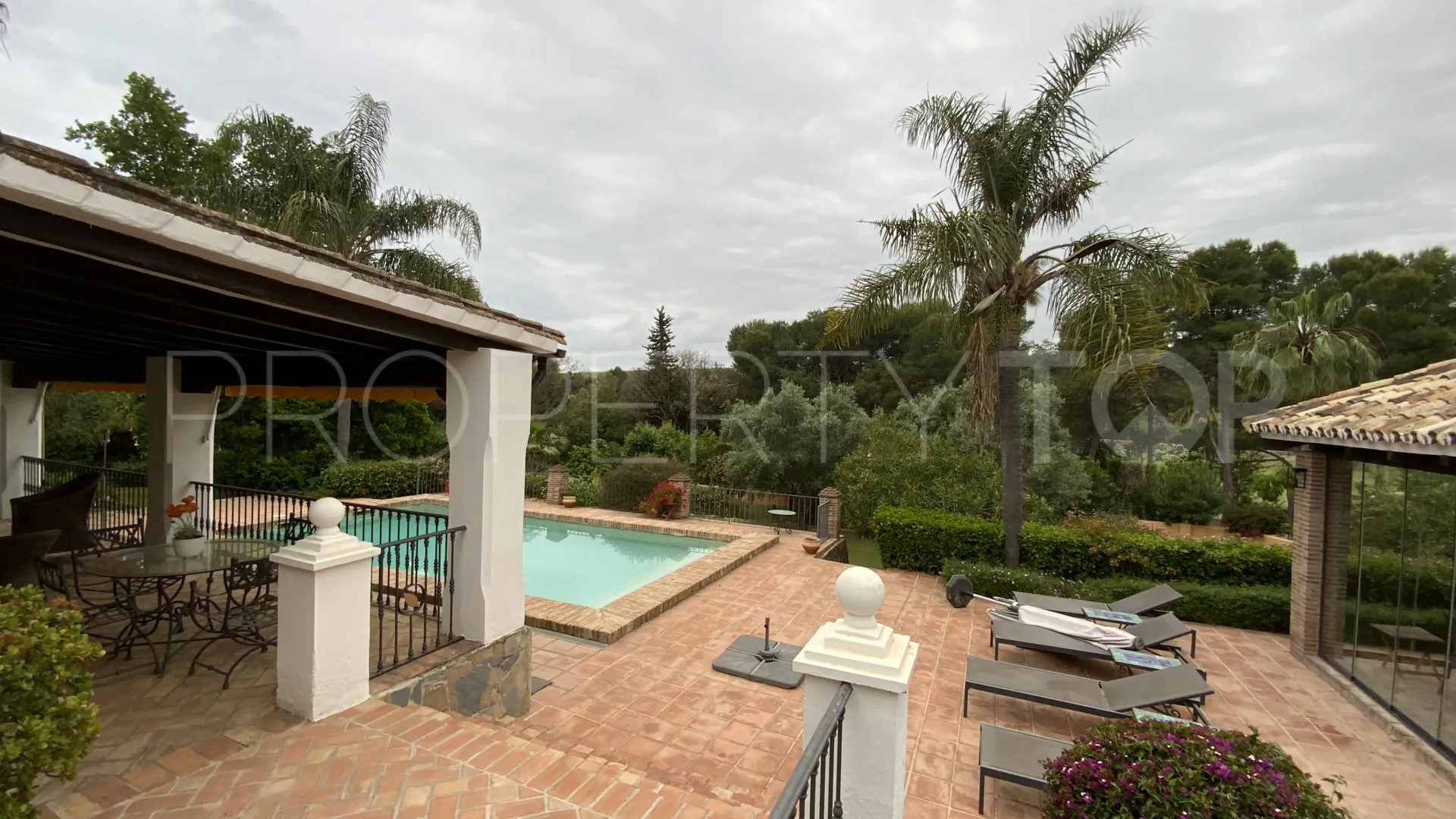 Villa en venta con 4 dormitorios en El Paraiso