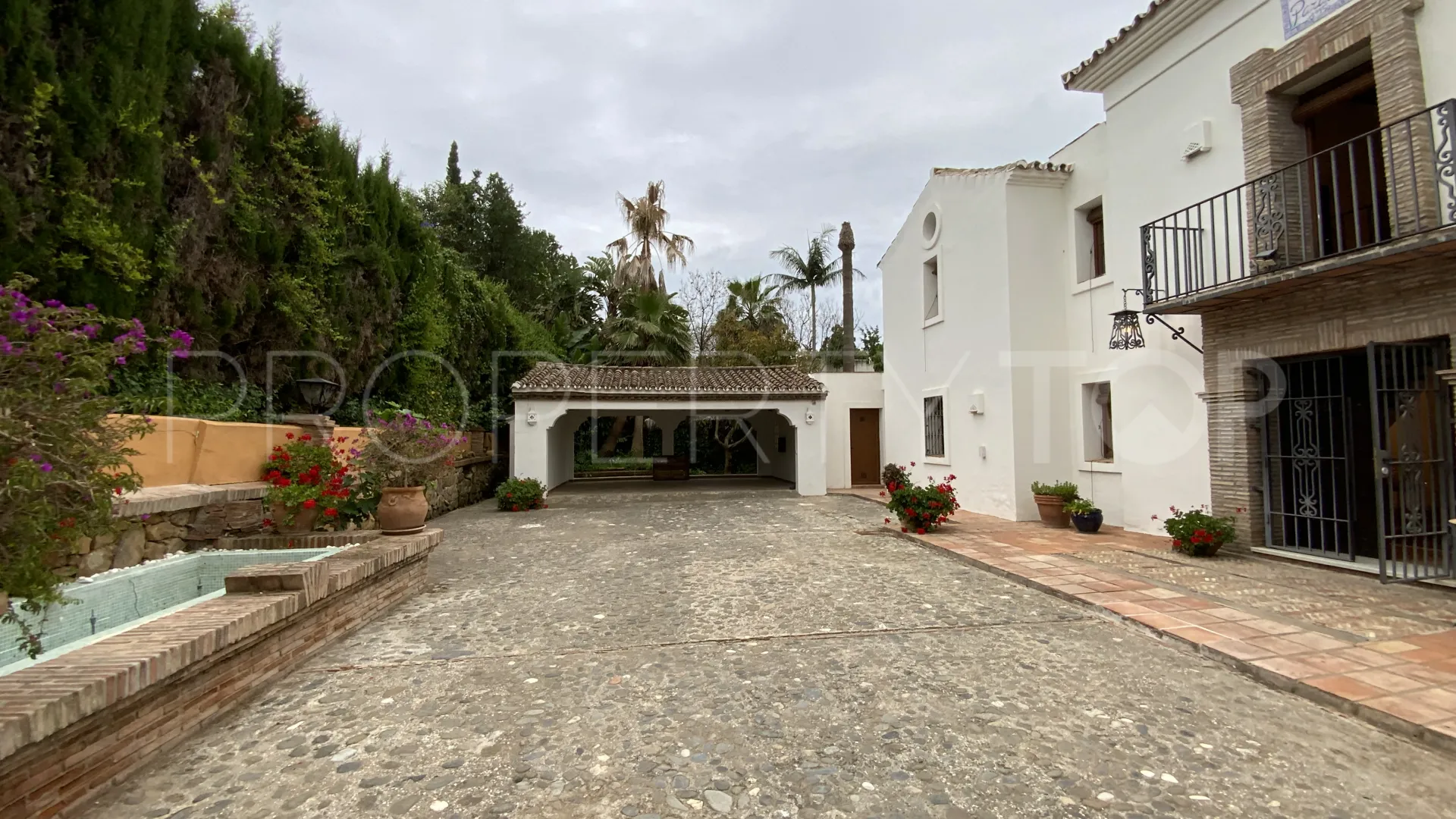 Villa en venta con 4 dormitorios en El Paraiso