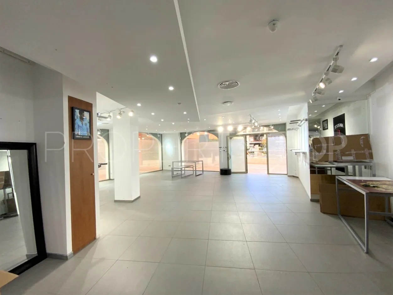 Se vende local comercial en Marbella Centro