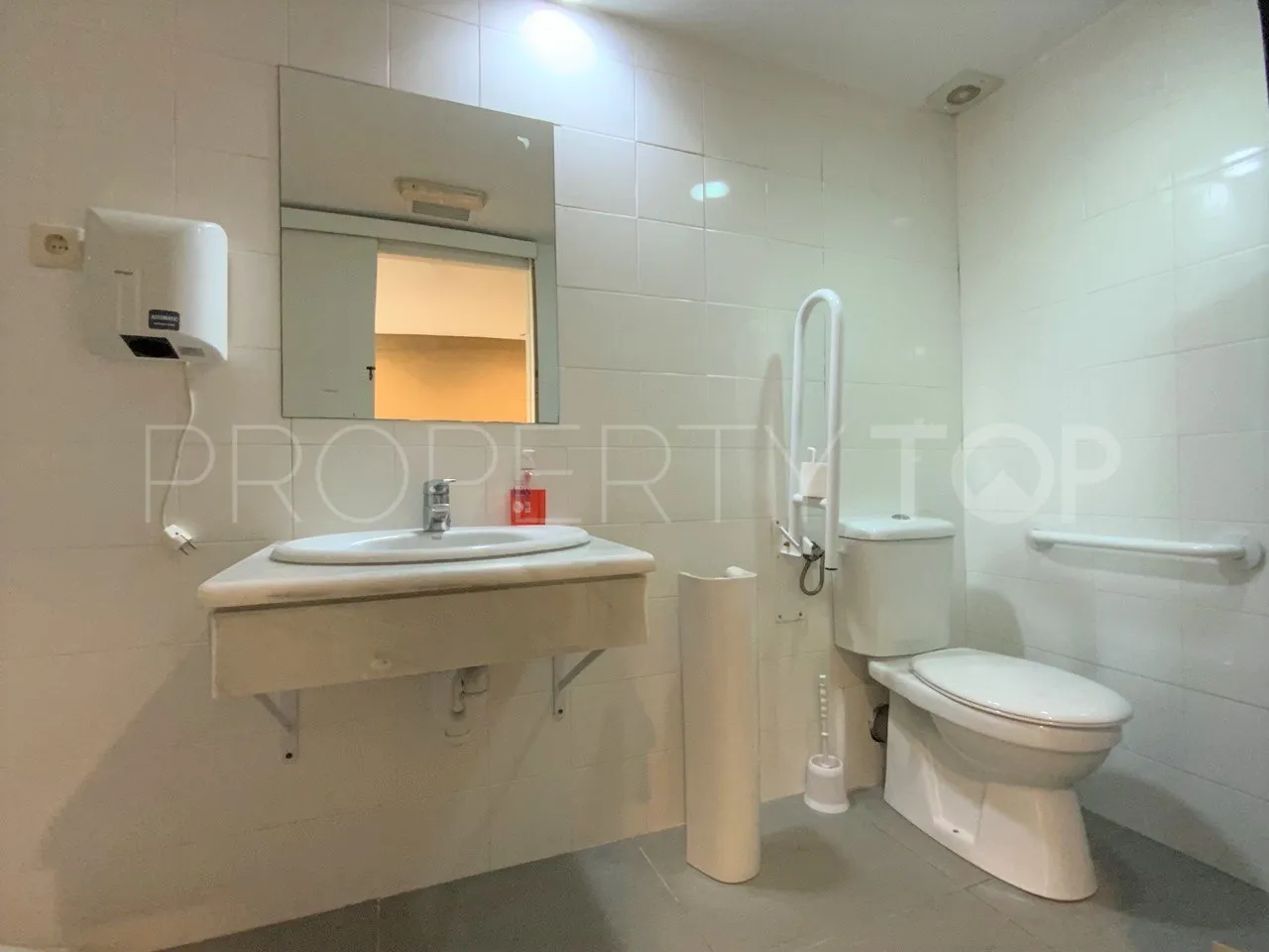 Se vende local comercial en Marbella Centro