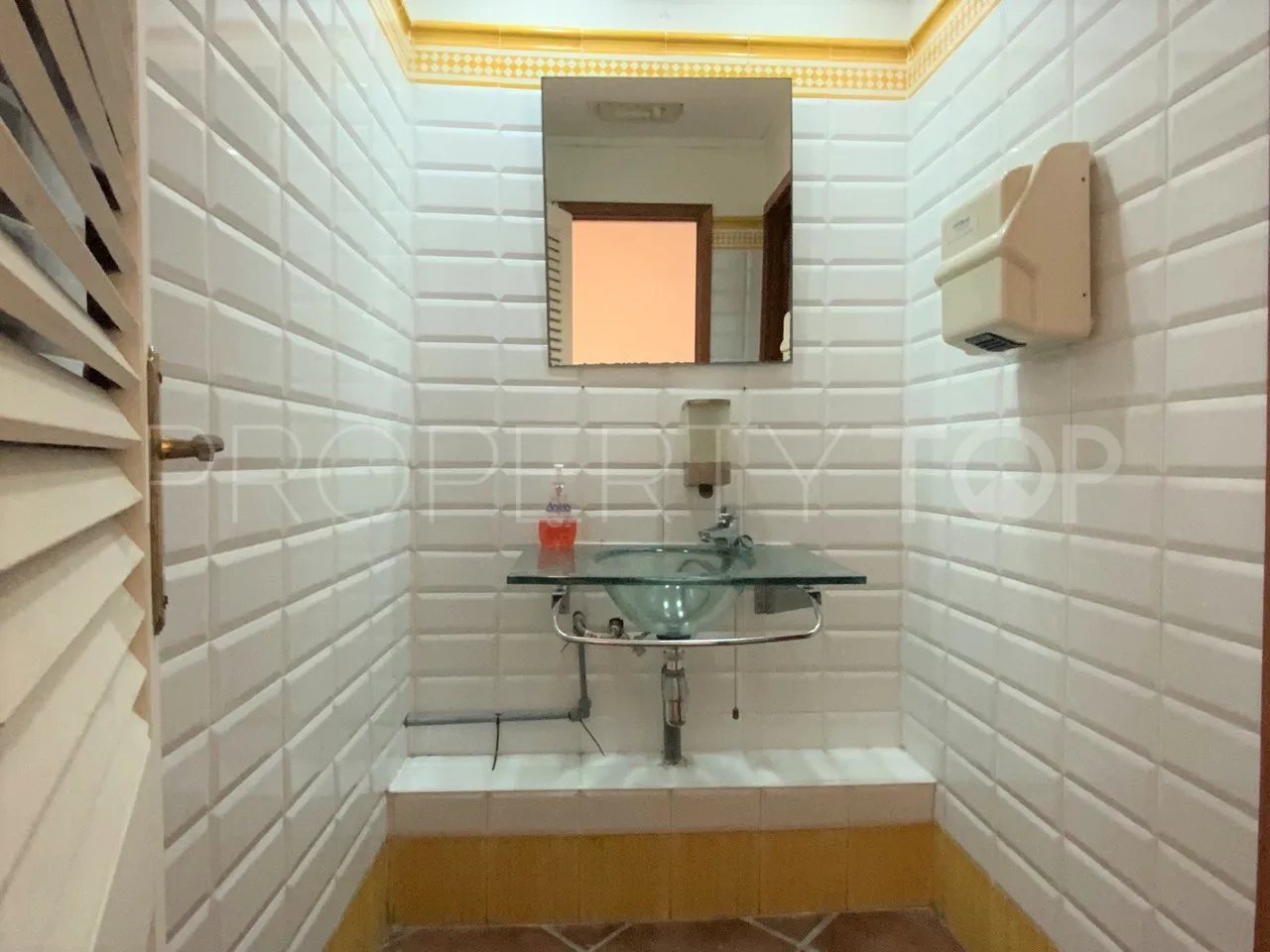 Se vende local comercial en Marbella Centro