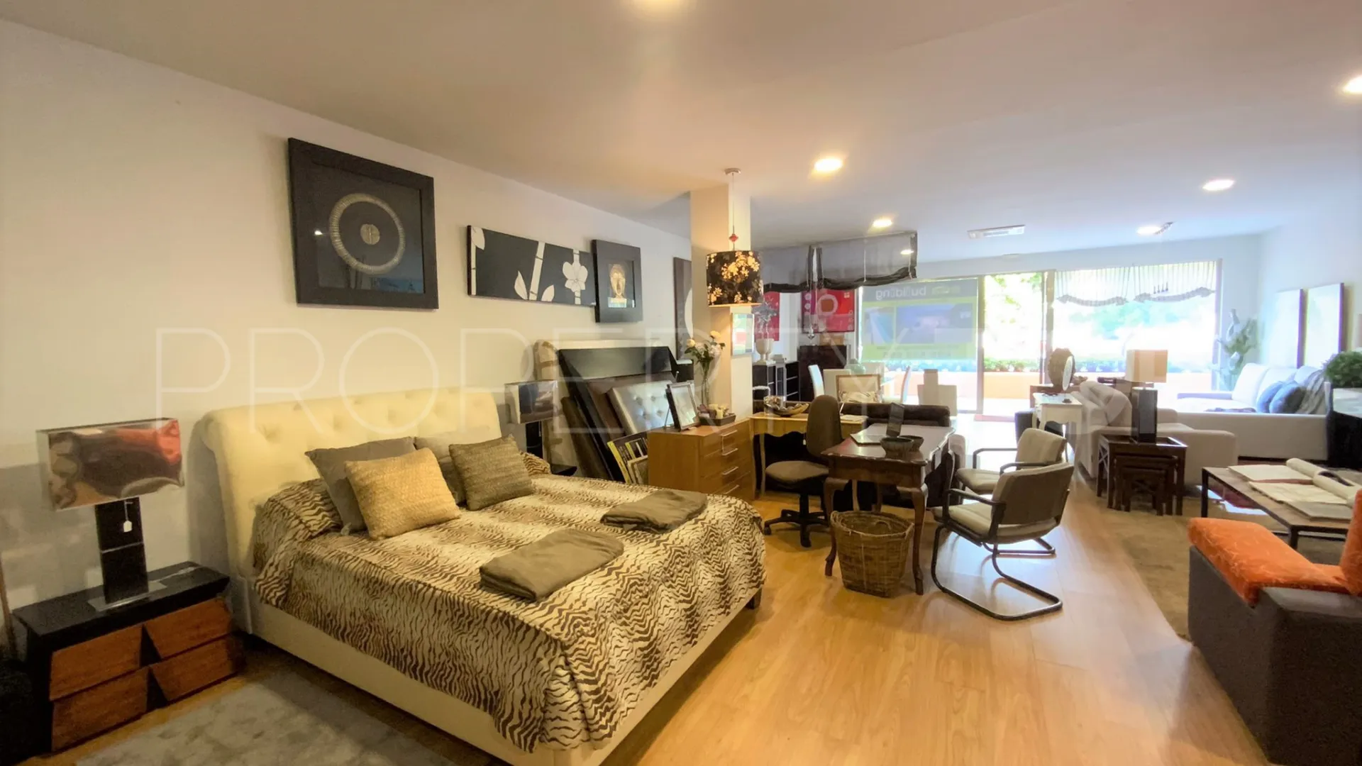 Estepona, local comercial en venta