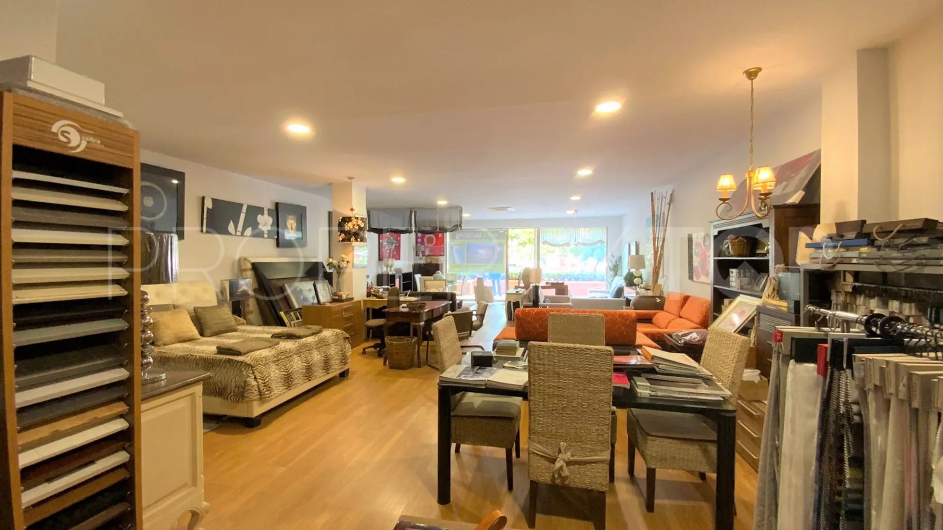 Estepona, local comercial en venta