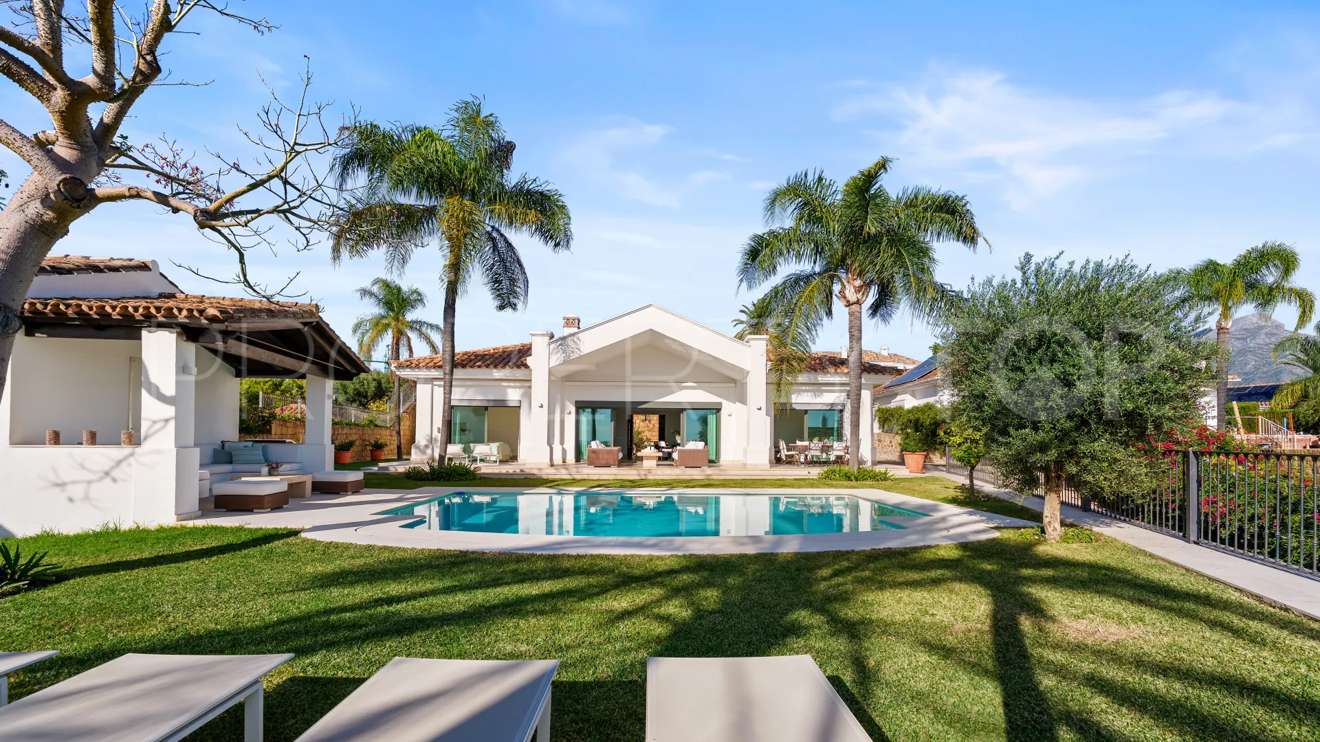 For sale Nueva Andalucia 4 bedrooms villa