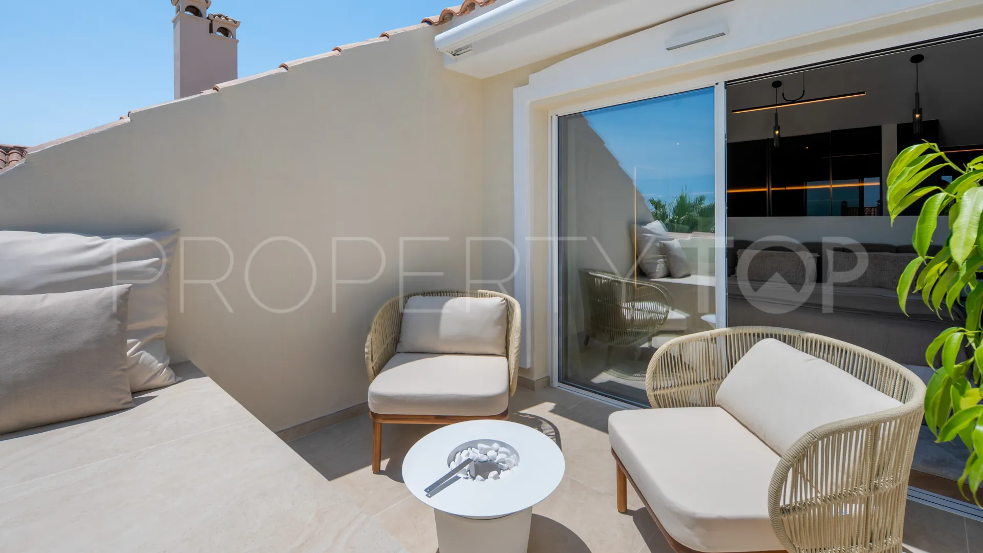 Atico duplex a la venta en Aloha Hill Club con 3 dormitorios