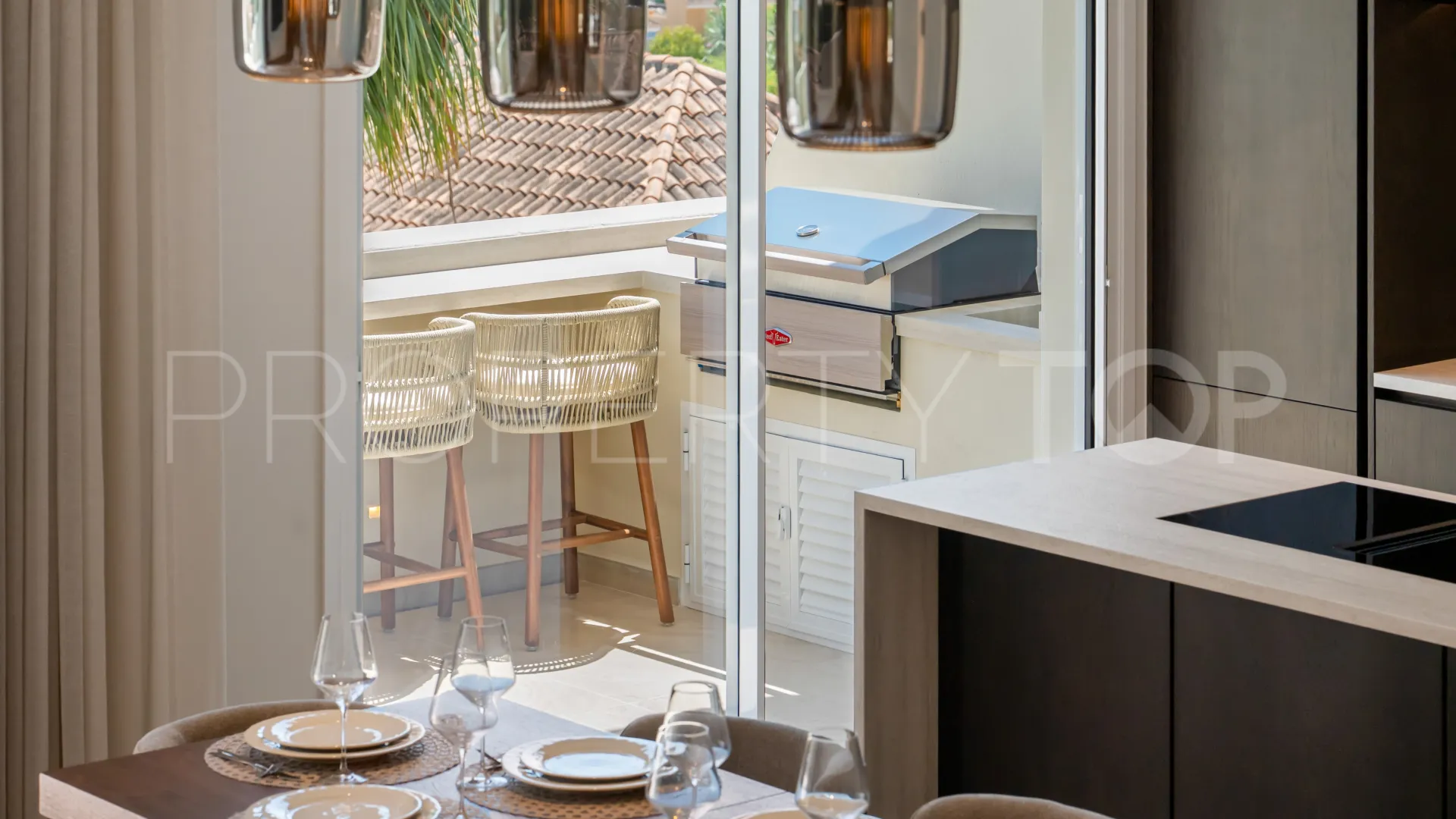 Atico duplex a la venta en Aloha Hill Club con 3 dormitorios