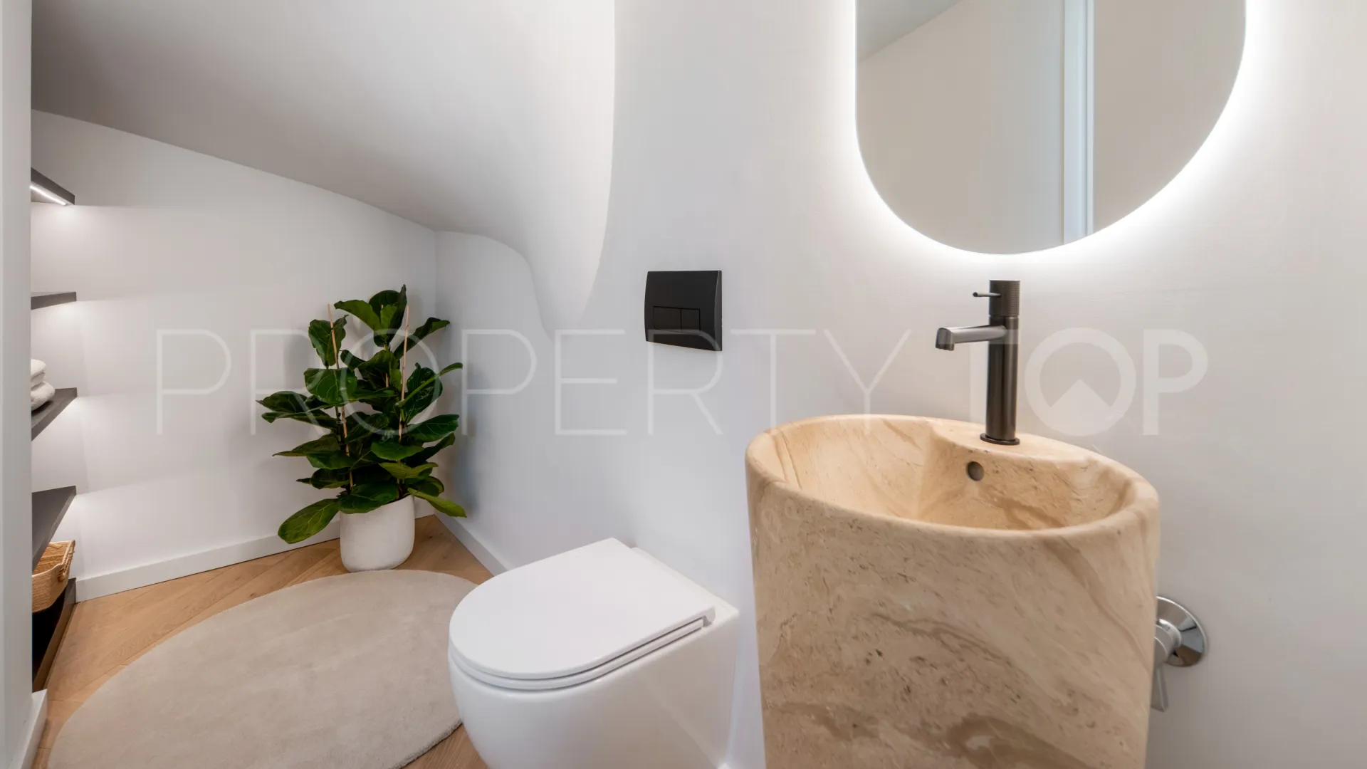Atico duplex a la venta en Aloha Hill Club con 3 dormitorios