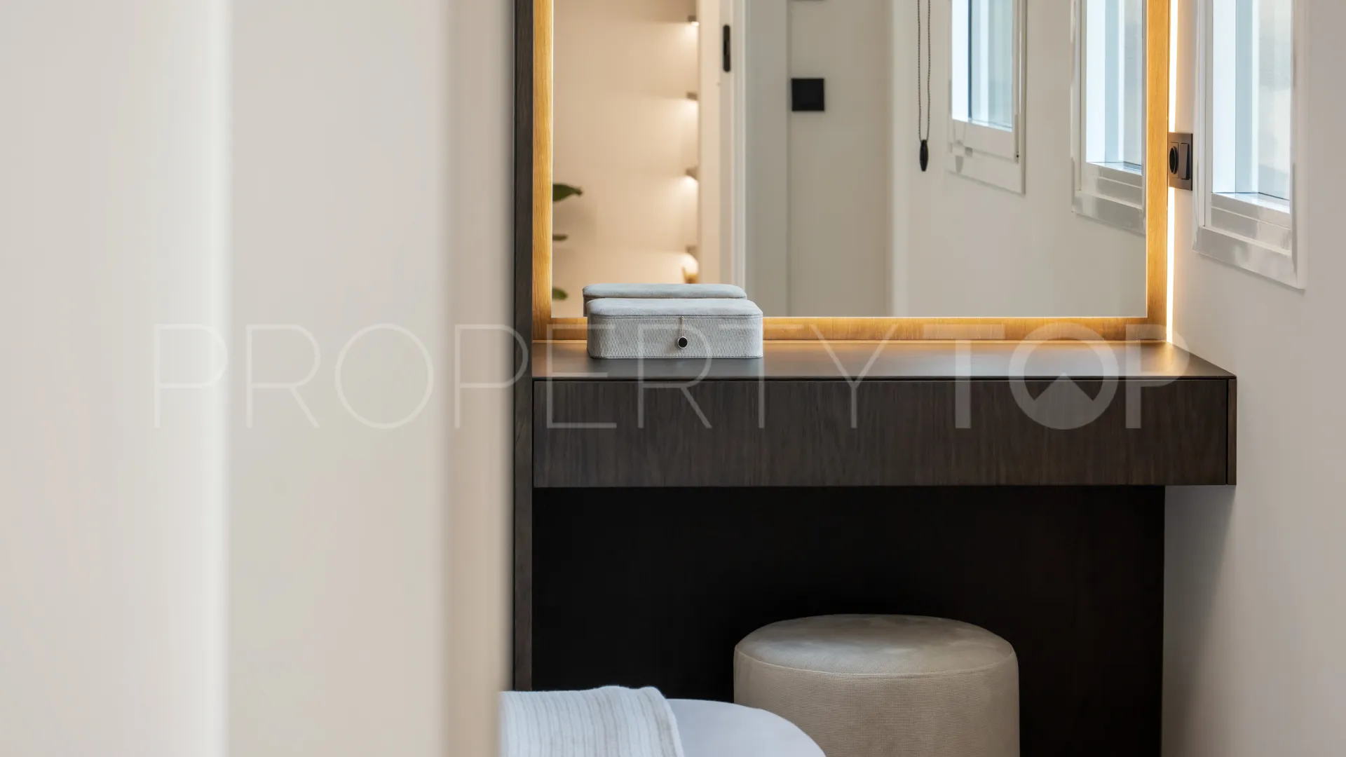 Atico duplex a la venta en Aloha Hill Club con 3 dormitorios