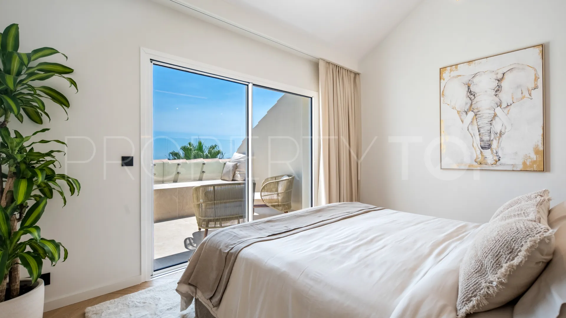 Atico duplex a la venta en Aloha Hill Club con 3 dormitorios