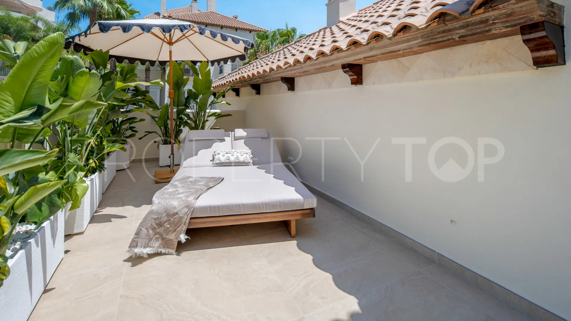 Atico duplex a la venta en Aloha Hill Club con 3 dormitorios