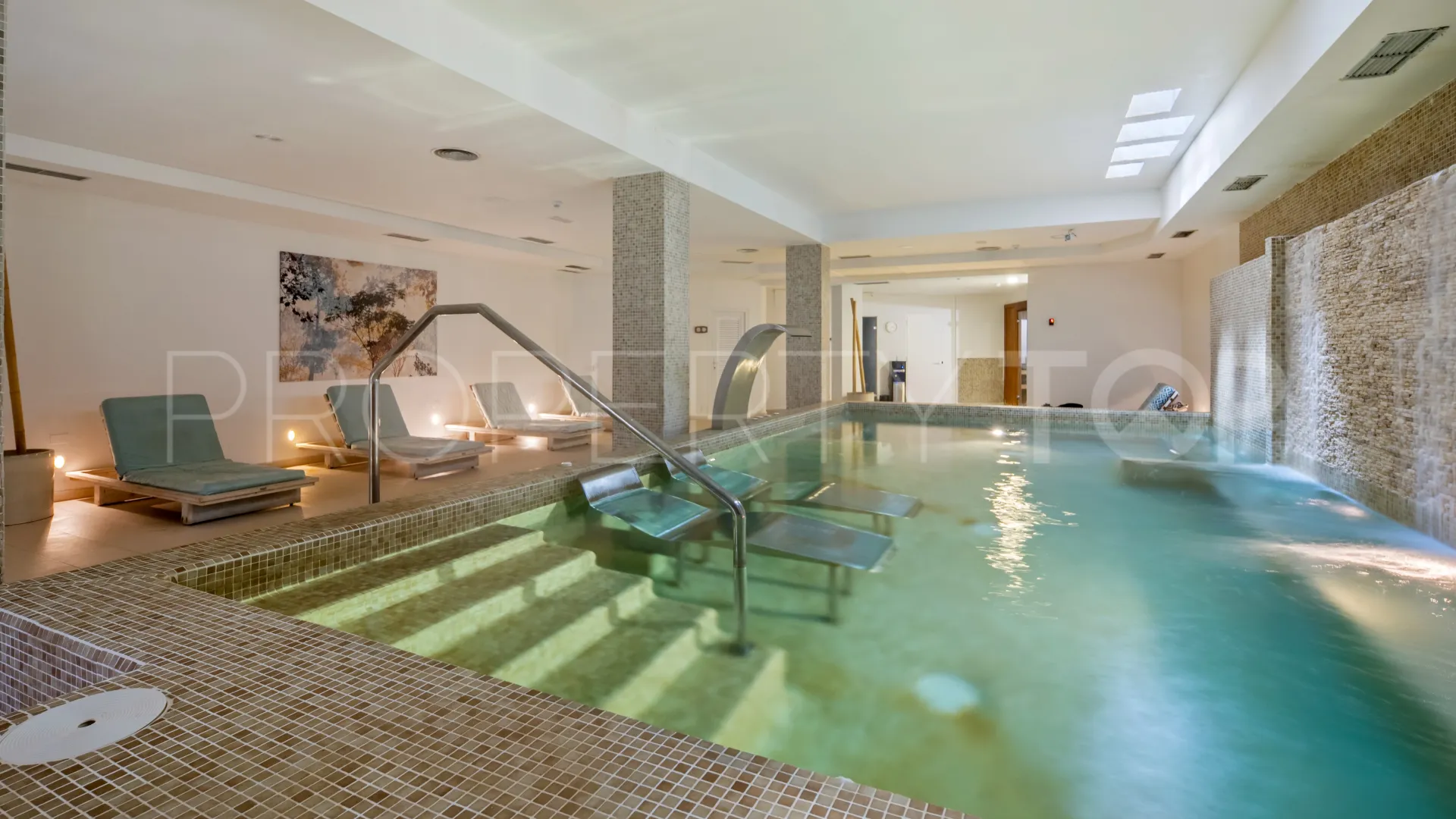 Atico duplex a la venta en Aloha Hill Club con 3 dormitorios