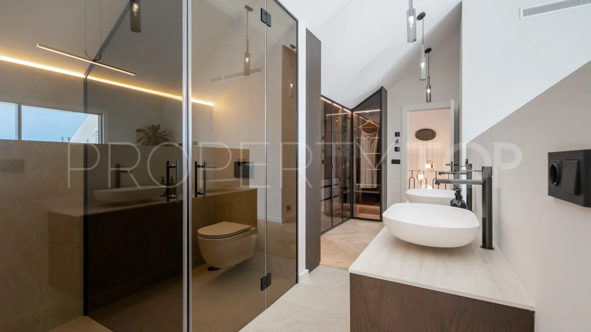 Atico duplex a la venta en Aloha Hill Club con 3 dormitorios