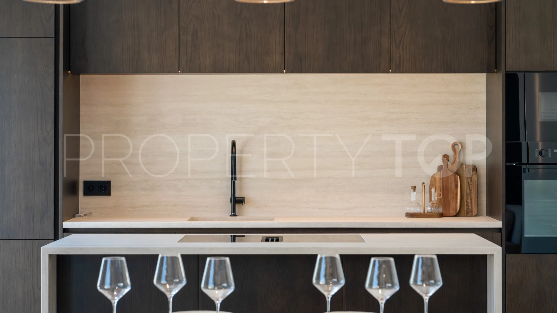 Atico duplex a la venta en Aloha Hill Club con 3 dormitorios
