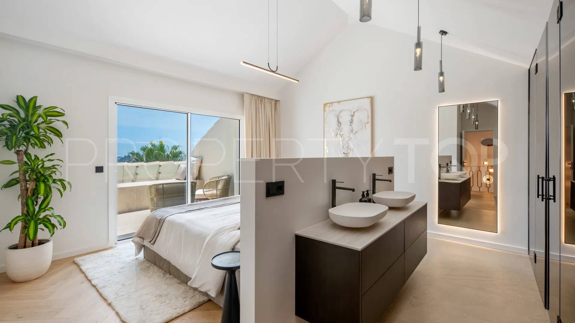Atico duplex a la venta en Aloha Hill Club con 3 dormitorios