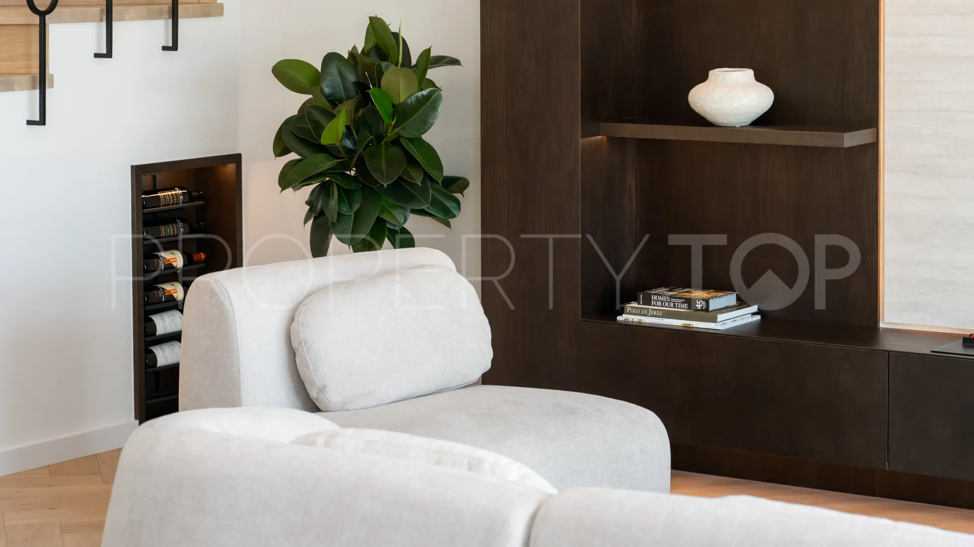 Atico duplex a la venta en Aloha Hill Club con 3 dormitorios