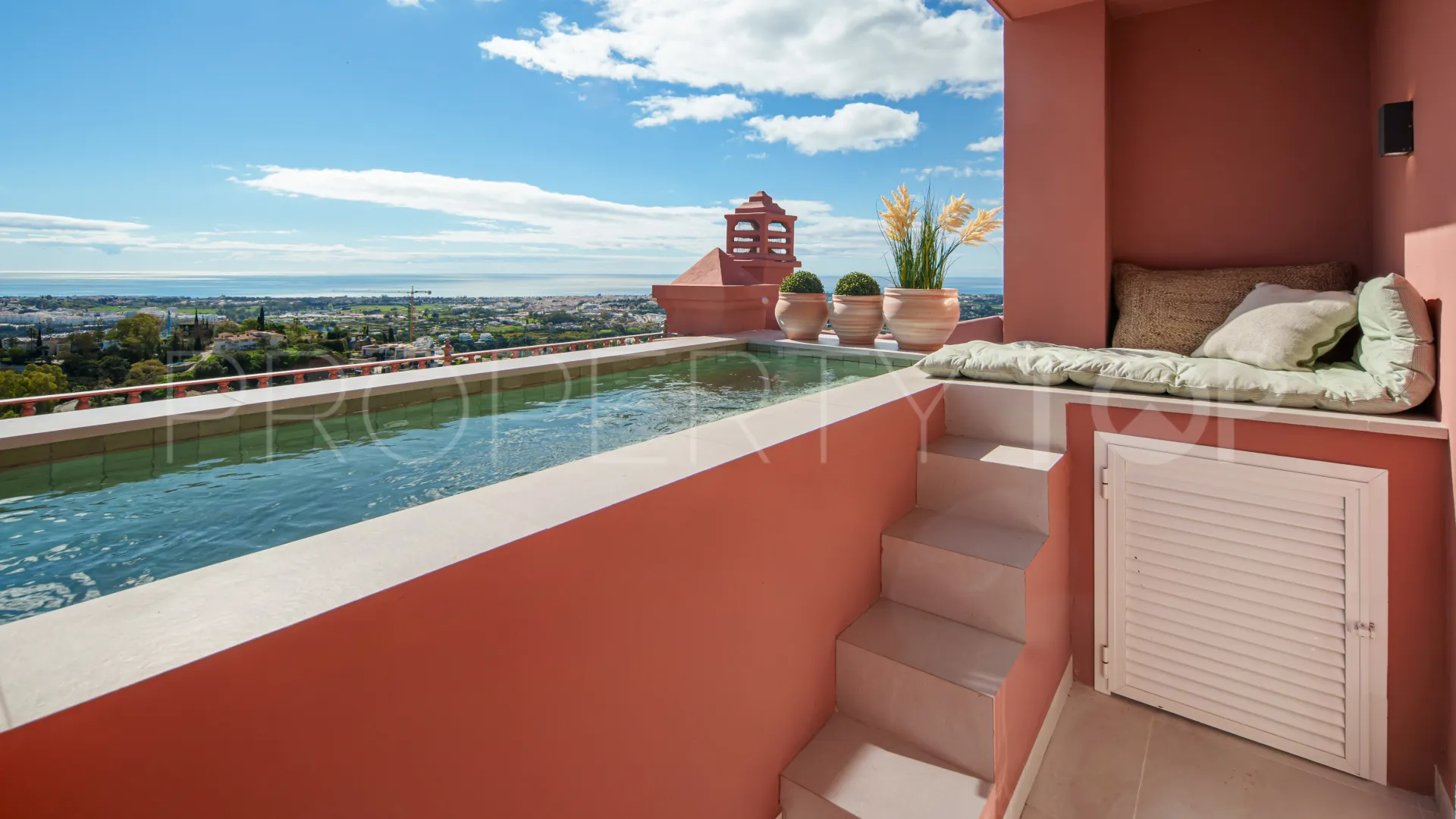 2 bedrooms penthouse for sale in Monte Halcones