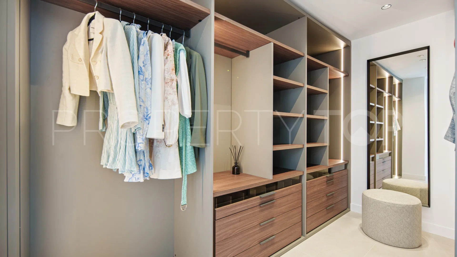 2 bedrooms penthouse for sale in Monte Halcones