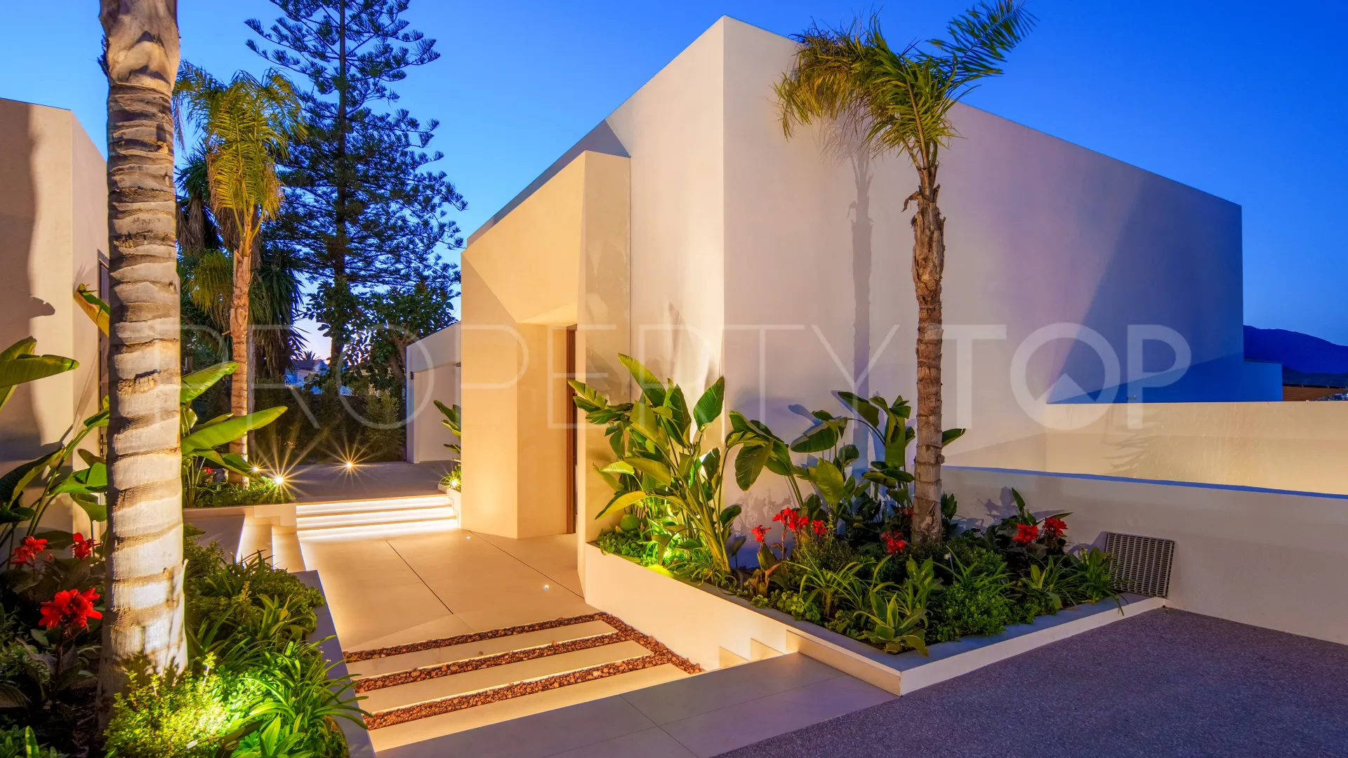 Villa en venta en Nueva Andalucia de 5 dormitorios