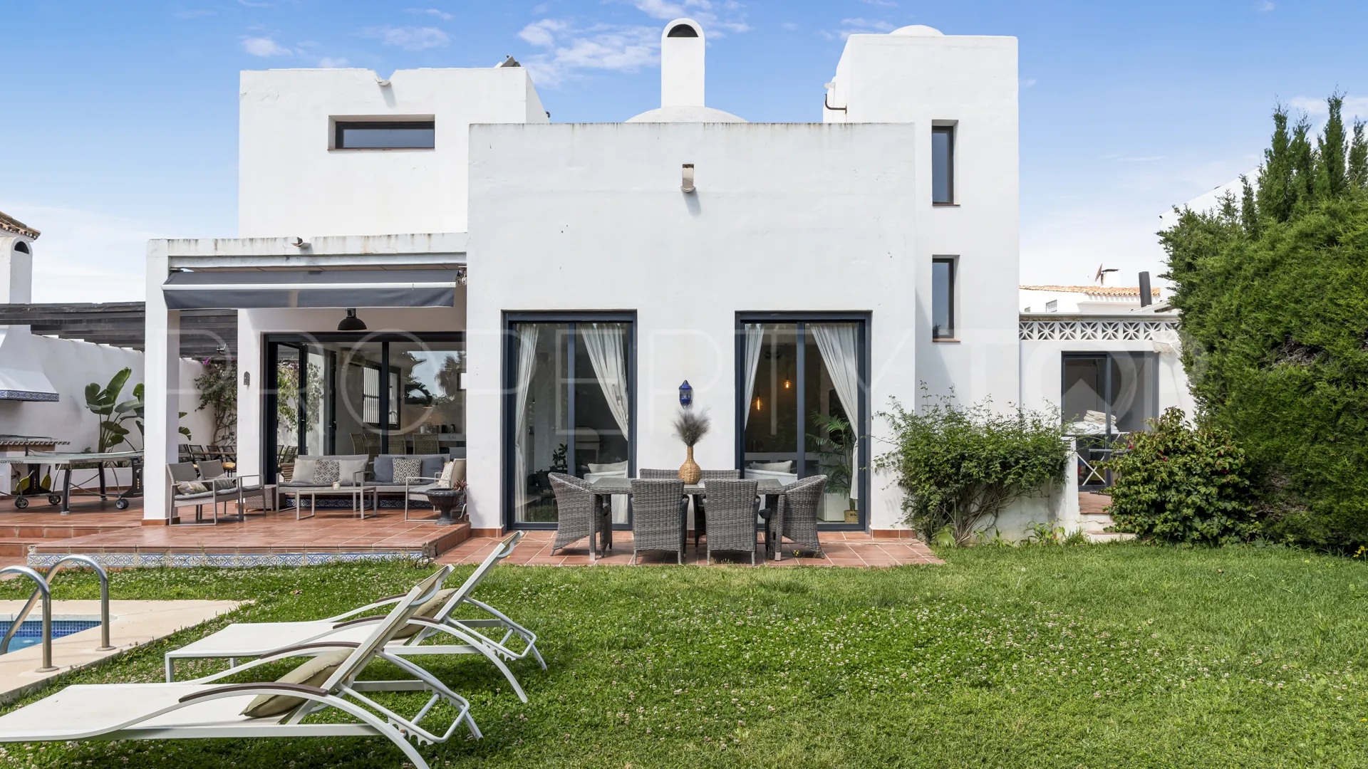 Se vende villa en Nueva Andalucia