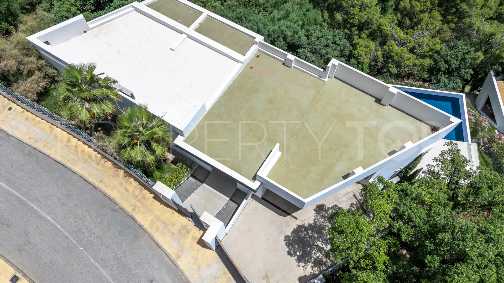 Villa for sale in Los Altos de los Monteros with 4 bedrooms