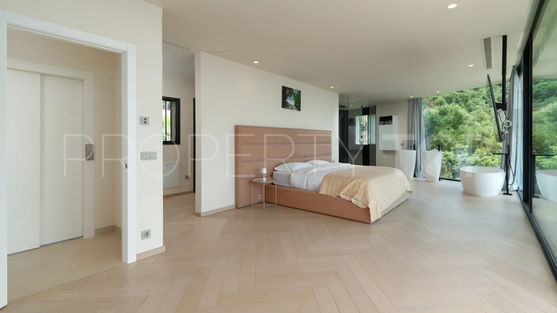 Villa for sale in Los Altos de los Monteros with 4 bedrooms
