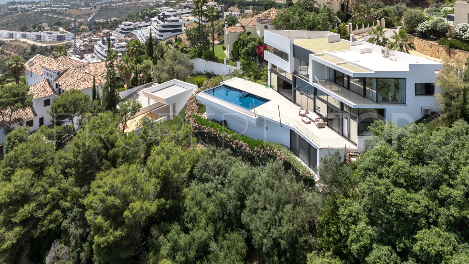 Villa for sale in Los Altos de los Monteros with 4 bedrooms