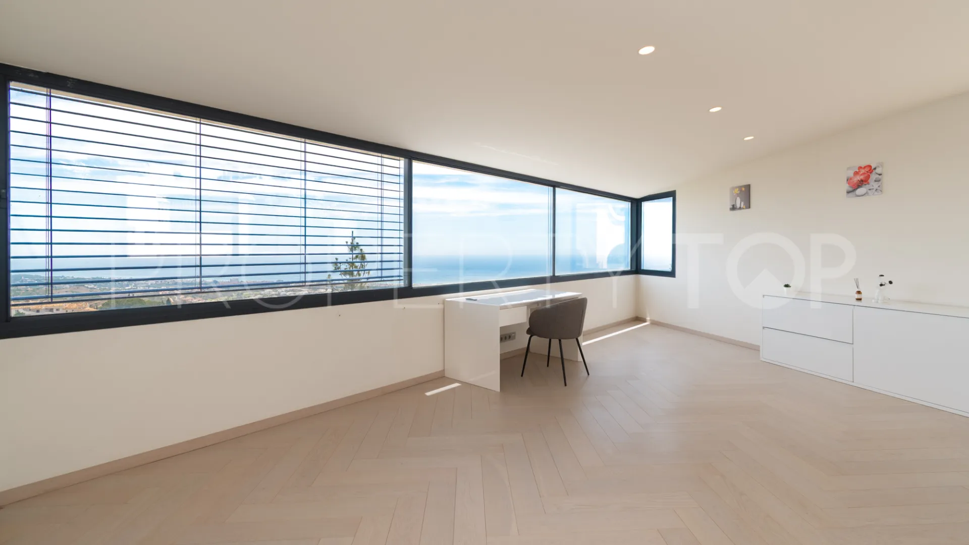 Villa for sale in Los Altos de los Monteros with 4 bedrooms
