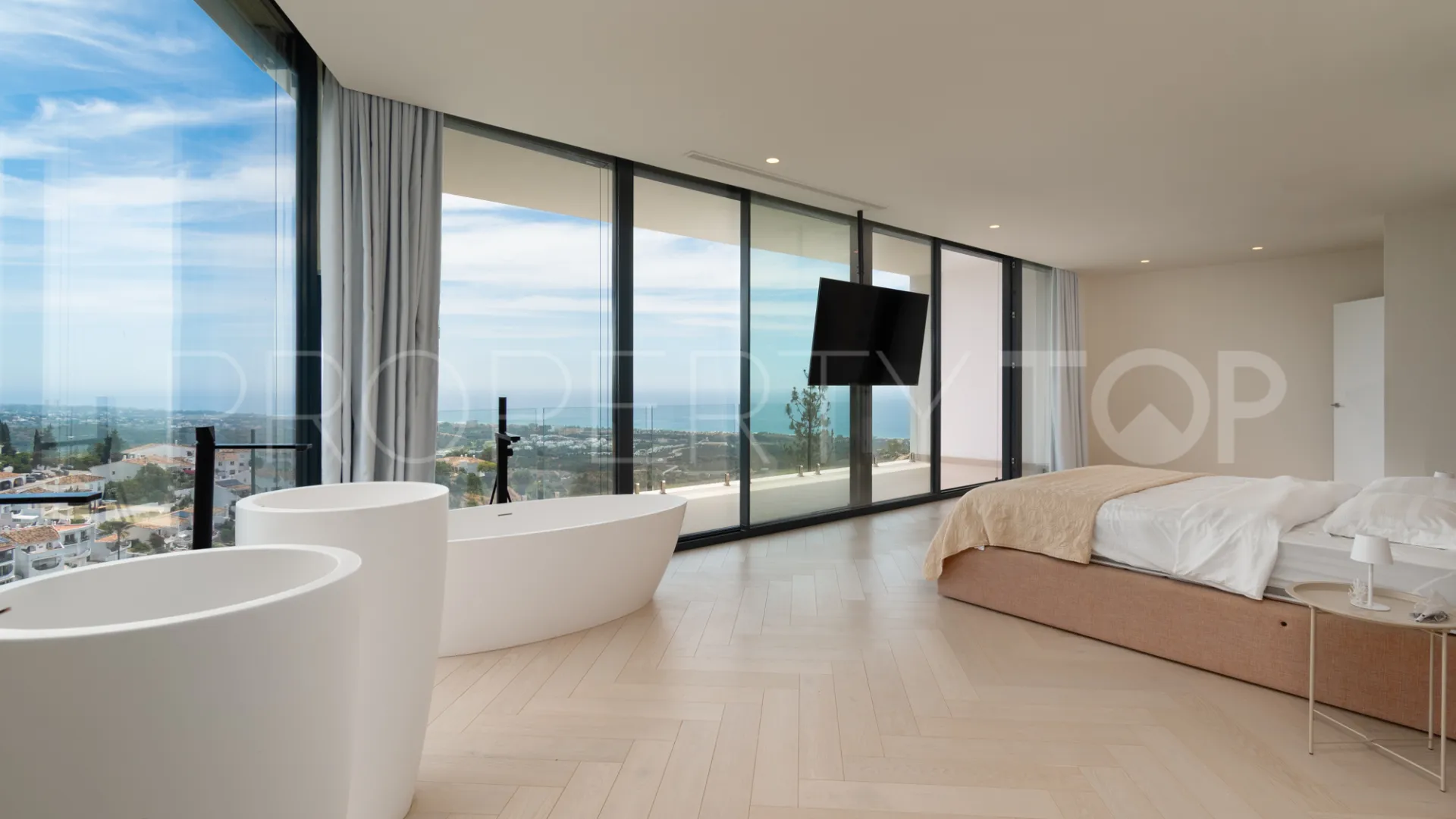 Villa for sale in Los Altos de los Monteros with 4 bedrooms