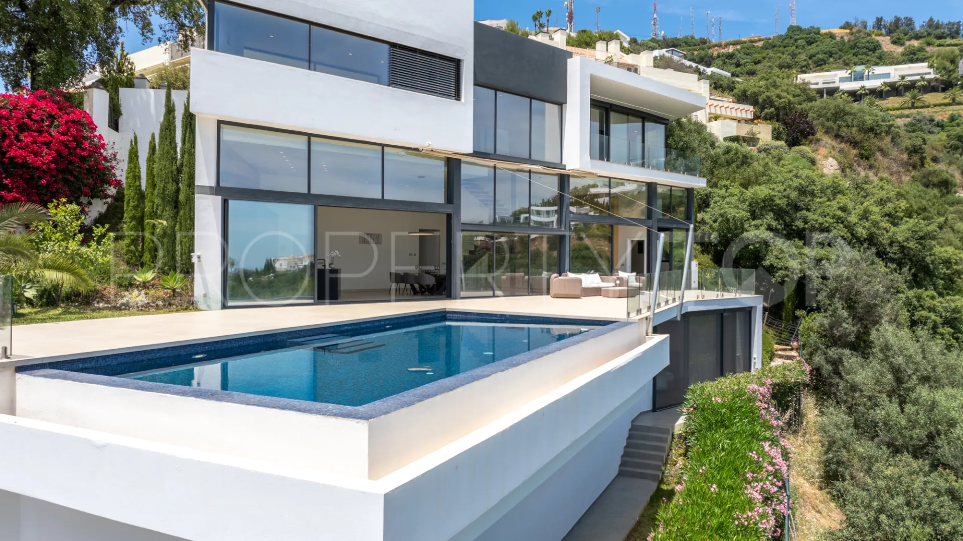 Villa for sale in Los Altos de los Monteros with 4 bedrooms