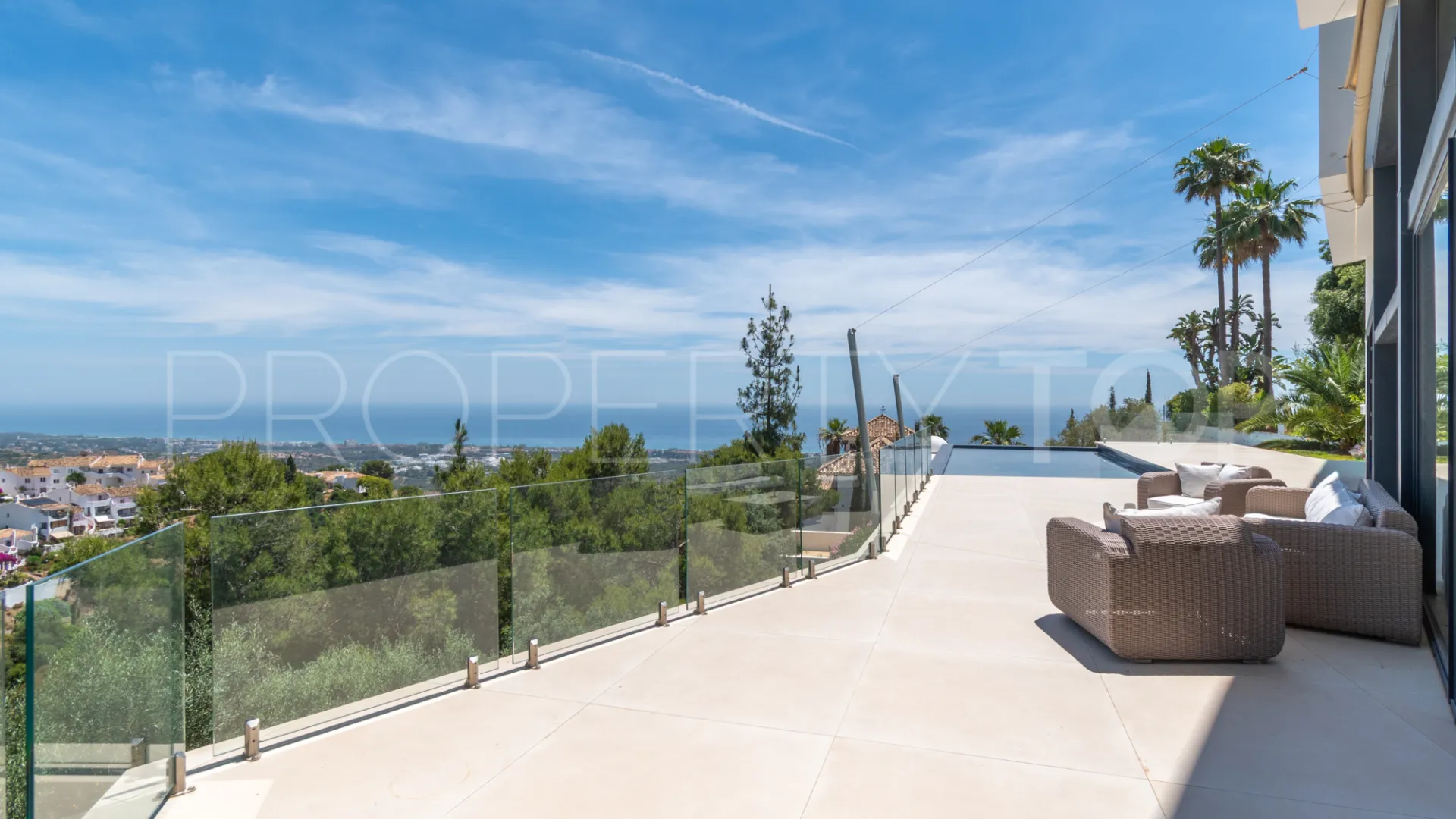 Villa for sale in Los Altos de los Monteros with 4 bedrooms