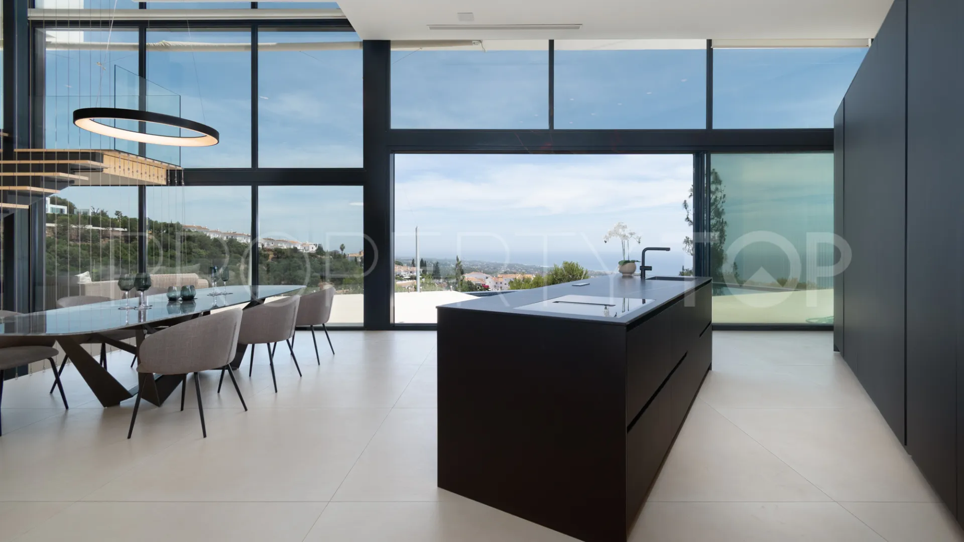 Villa for sale in Los Altos de los Monteros with 4 bedrooms