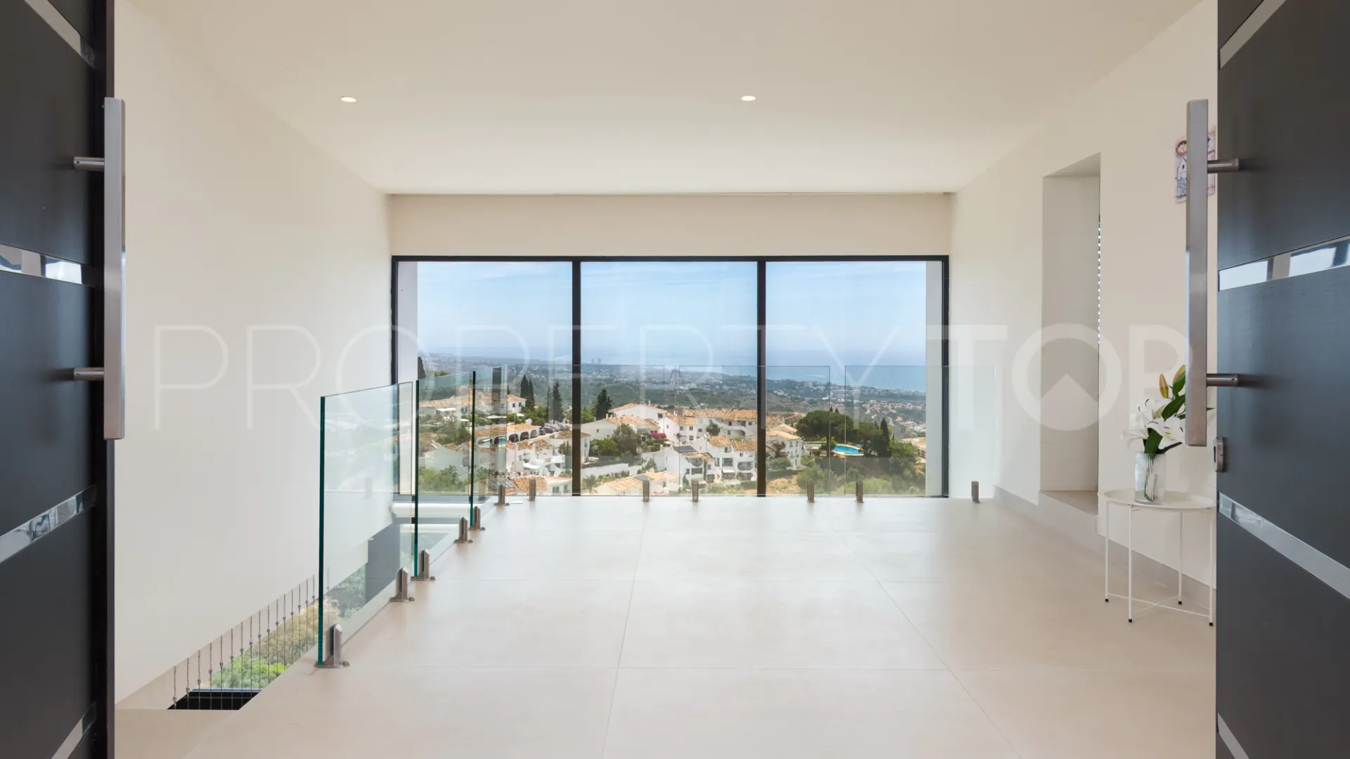 Villa for sale in Los Altos de los Monteros with 4 bedrooms