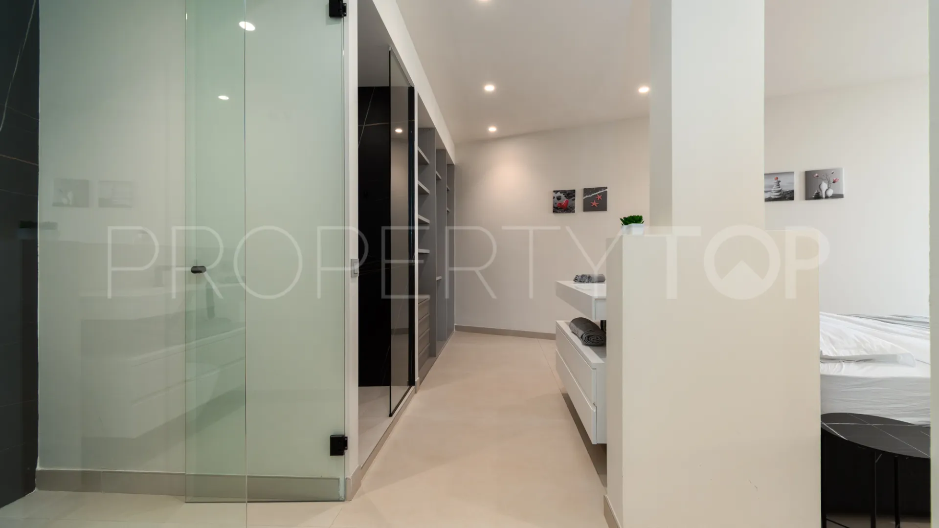 Villa for sale in Los Altos de los Monteros with 4 bedrooms