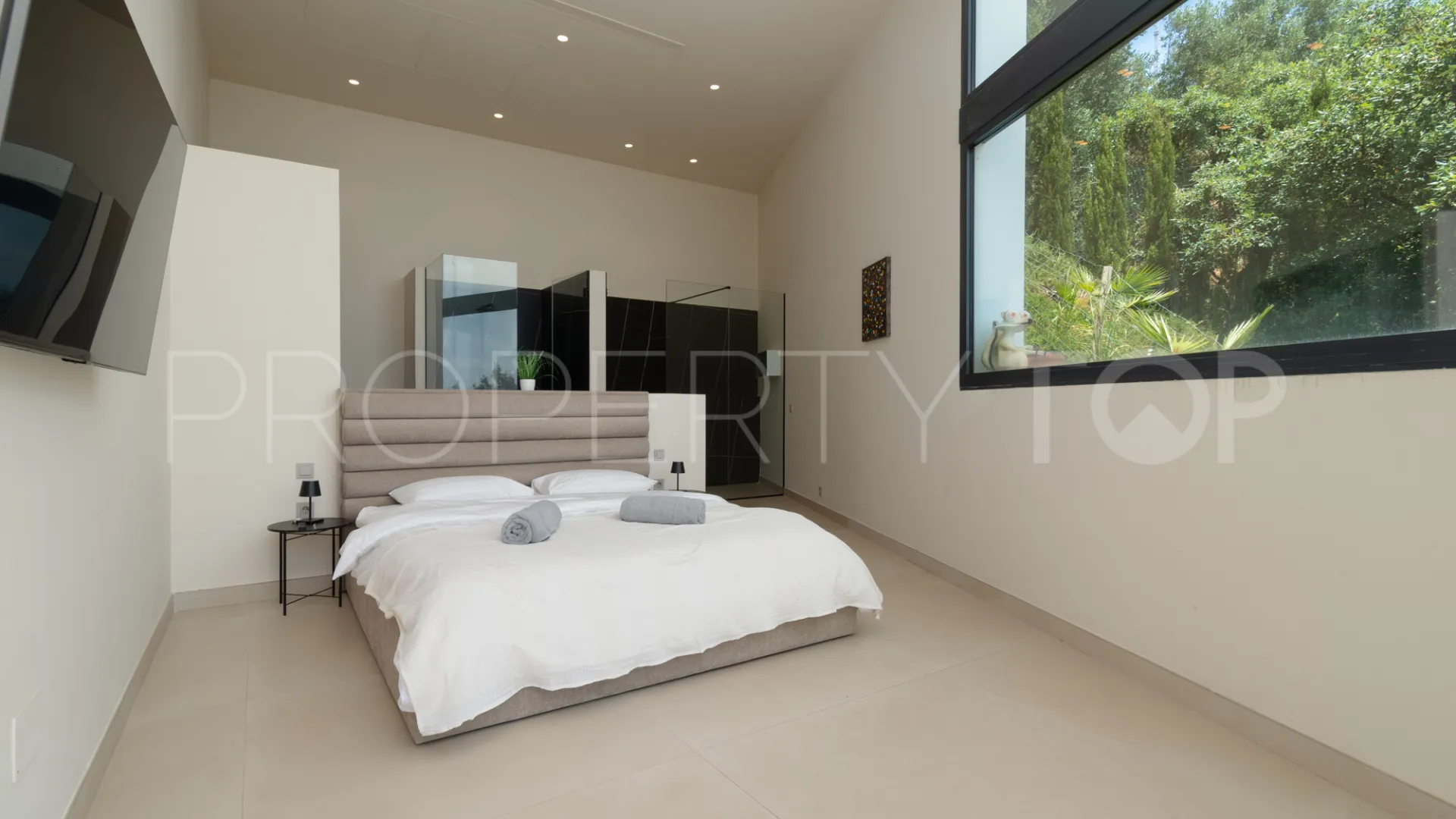 Villa for sale in Los Altos de los Monteros with 4 bedrooms