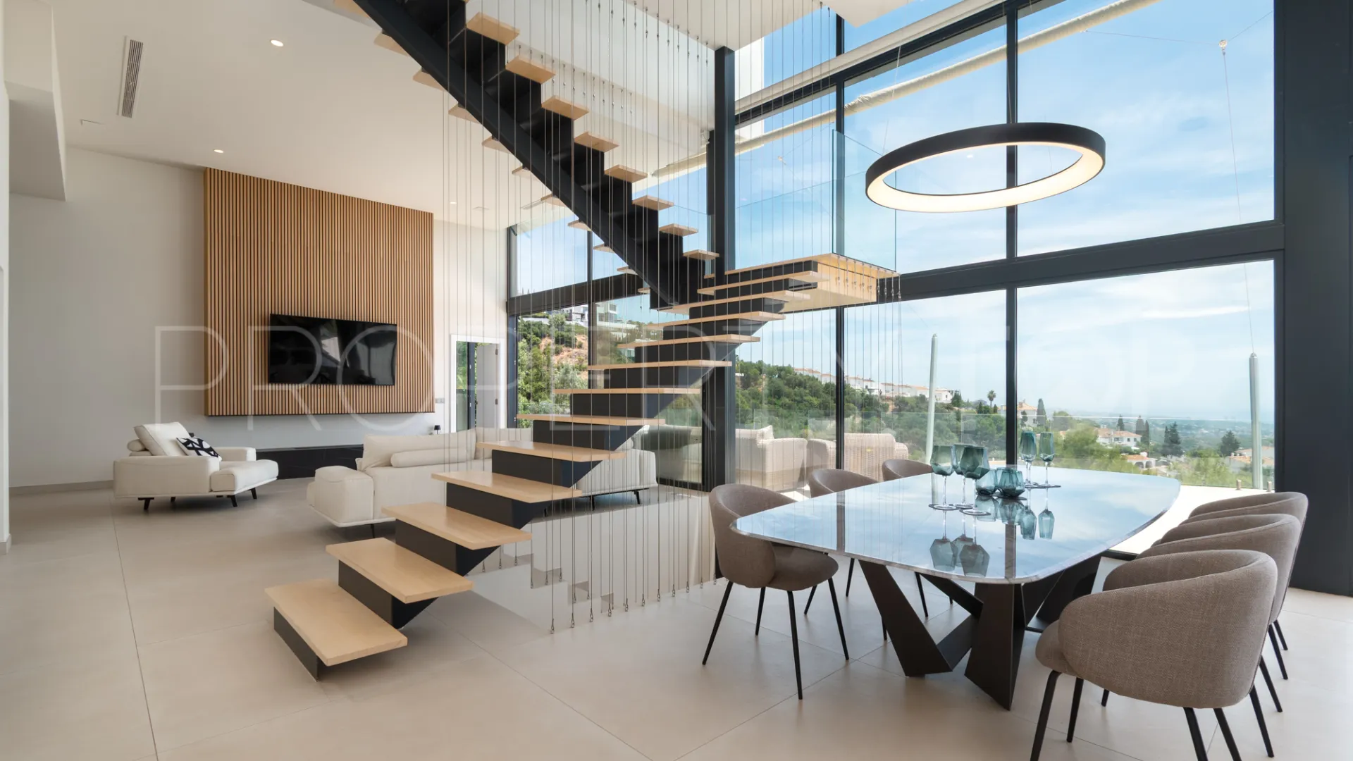Villa for sale in Los Altos de los Monteros with 4 bedrooms