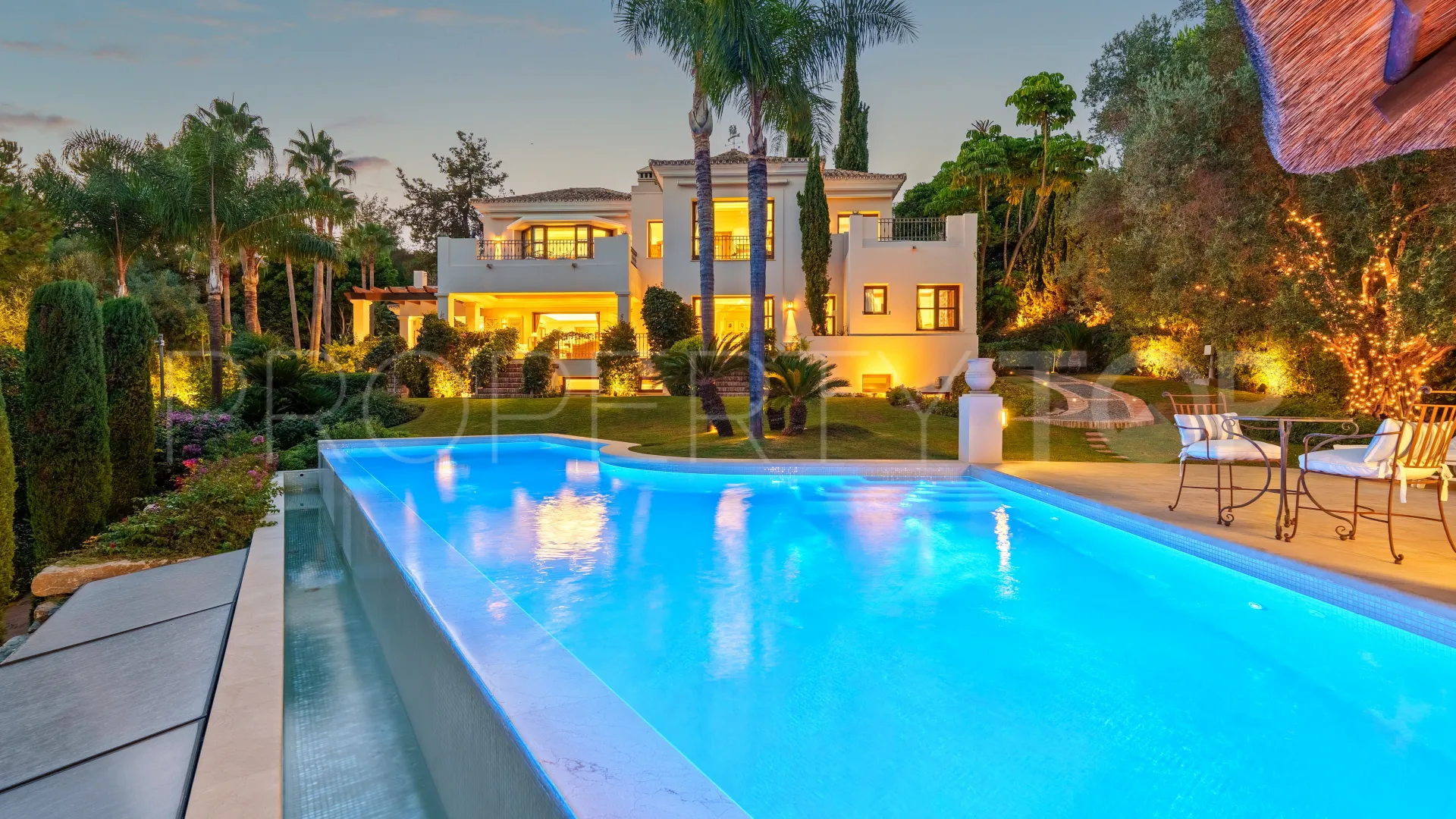 Buy Las Lomas del Marbella Club villa with 6 bedrooms
