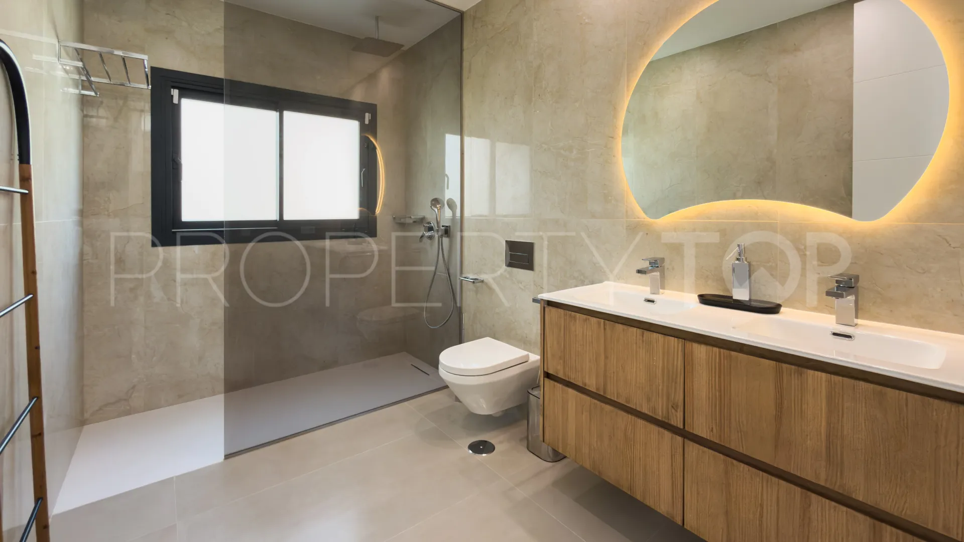 Villa with 5 bedrooms for sale in Benahavis
