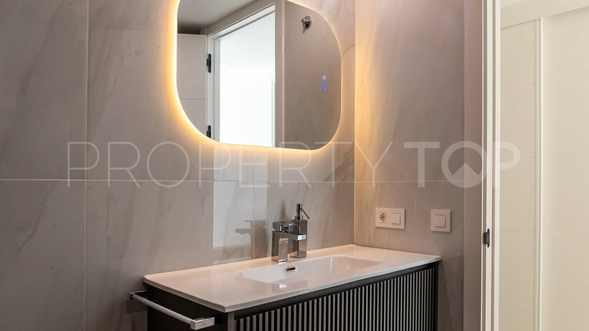 Villa with 5 bedrooms for sale in Benahavis