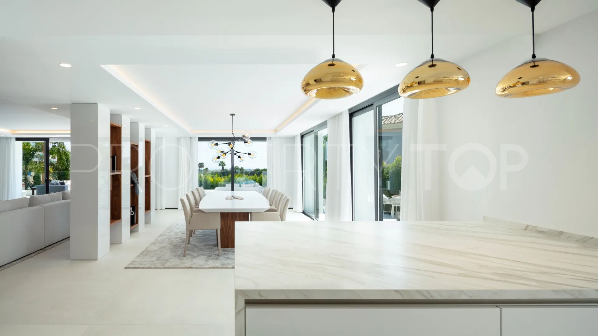 Villa de 5 dormitorios en venta en Nueva Andalucia