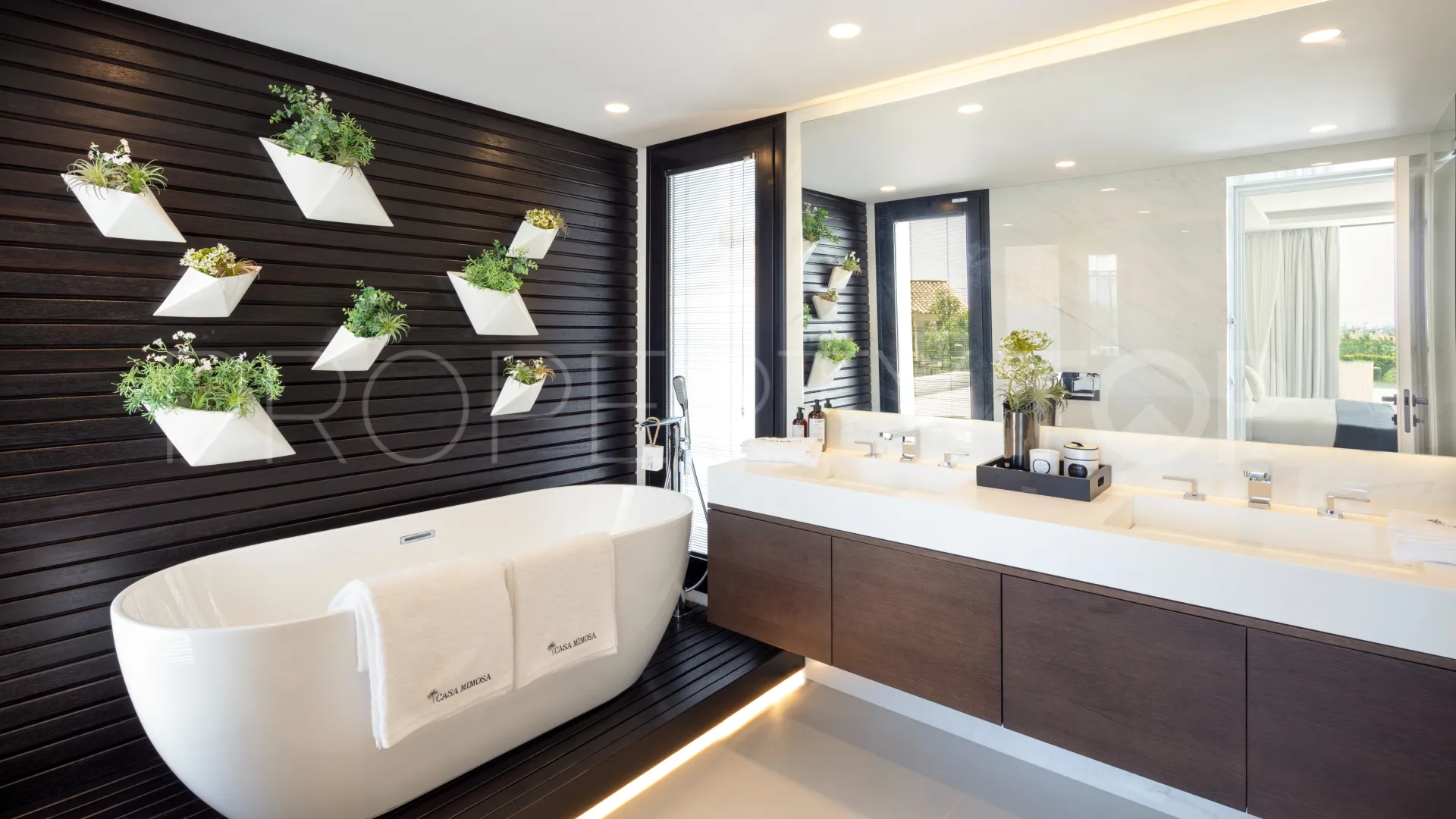 Villa de 5 dormitorios en venta en Nueva Andalucia