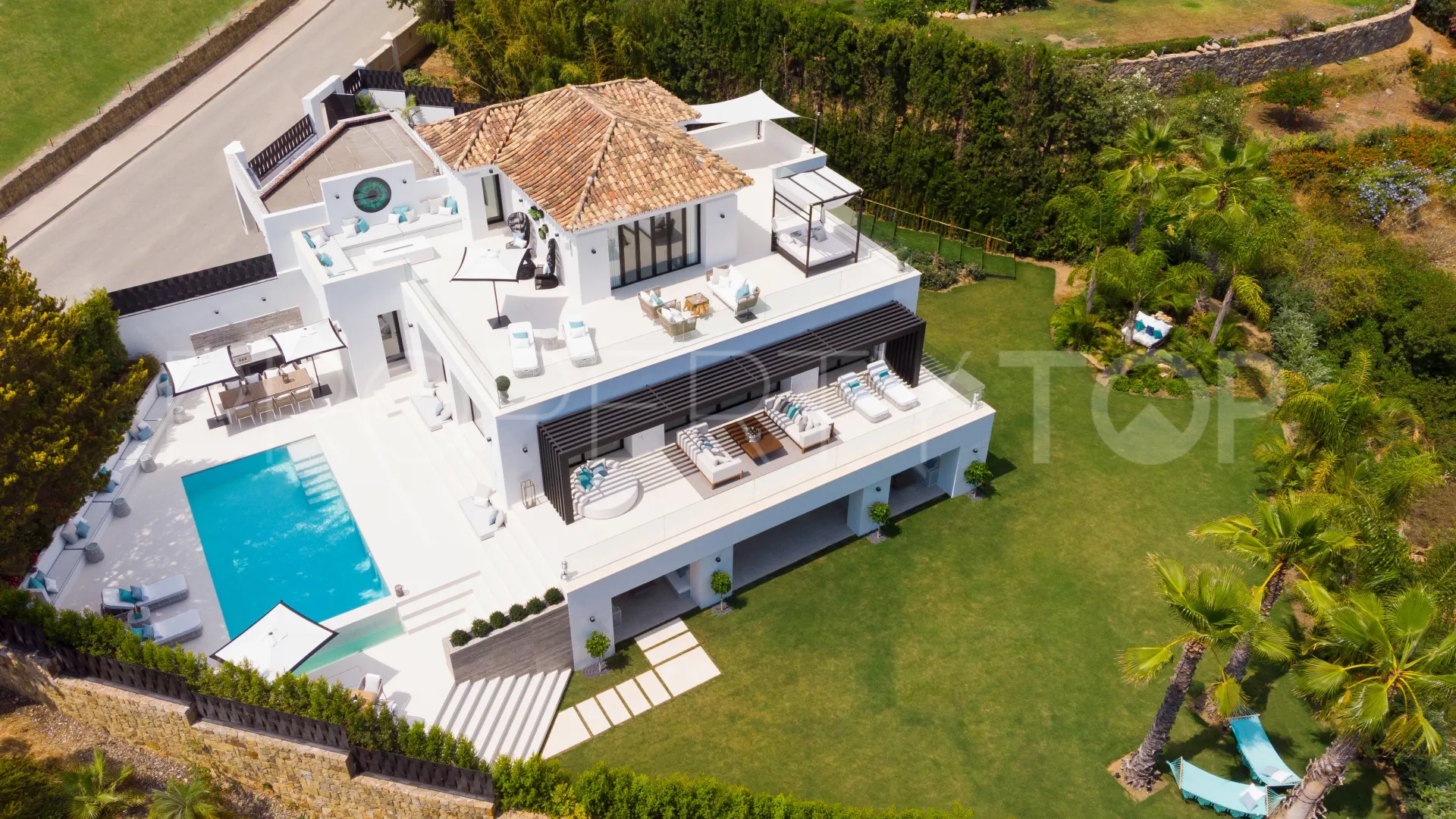 Villa de 5 dormitorios en venta en Nueva Andalucia